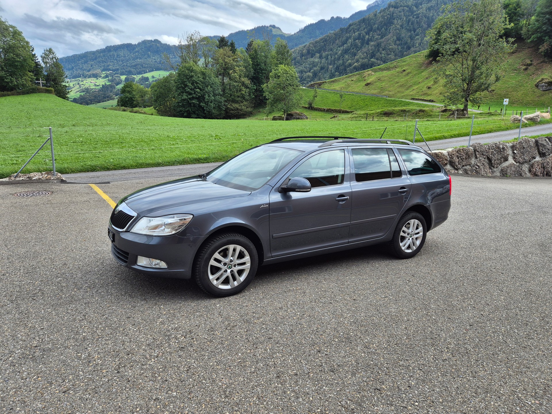 SKODA Octavia Combi 2.0 TDI Ambition 4x4-image-1