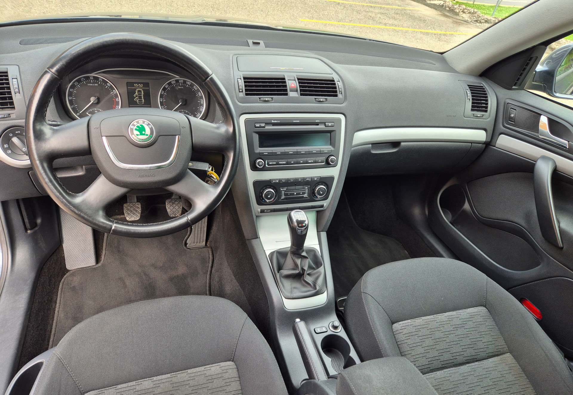 SKODA Octavia Combi 2.0 TDI Ambition 4x4-image-5