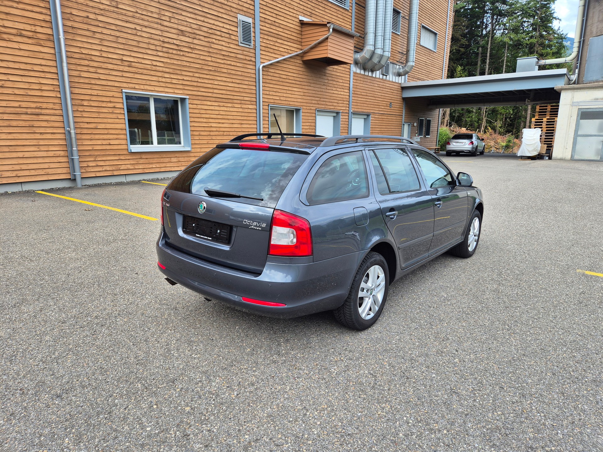 SKODA Octavia Combi 2.0 TDI Ambition 4x4-image-3