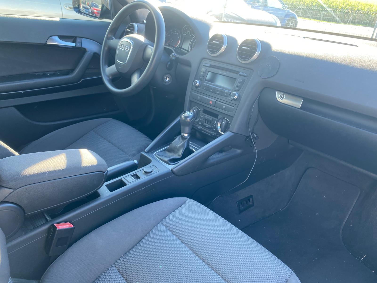 AUDI A3 Cabriolet 1.8 TFSI Attraction-image-11
