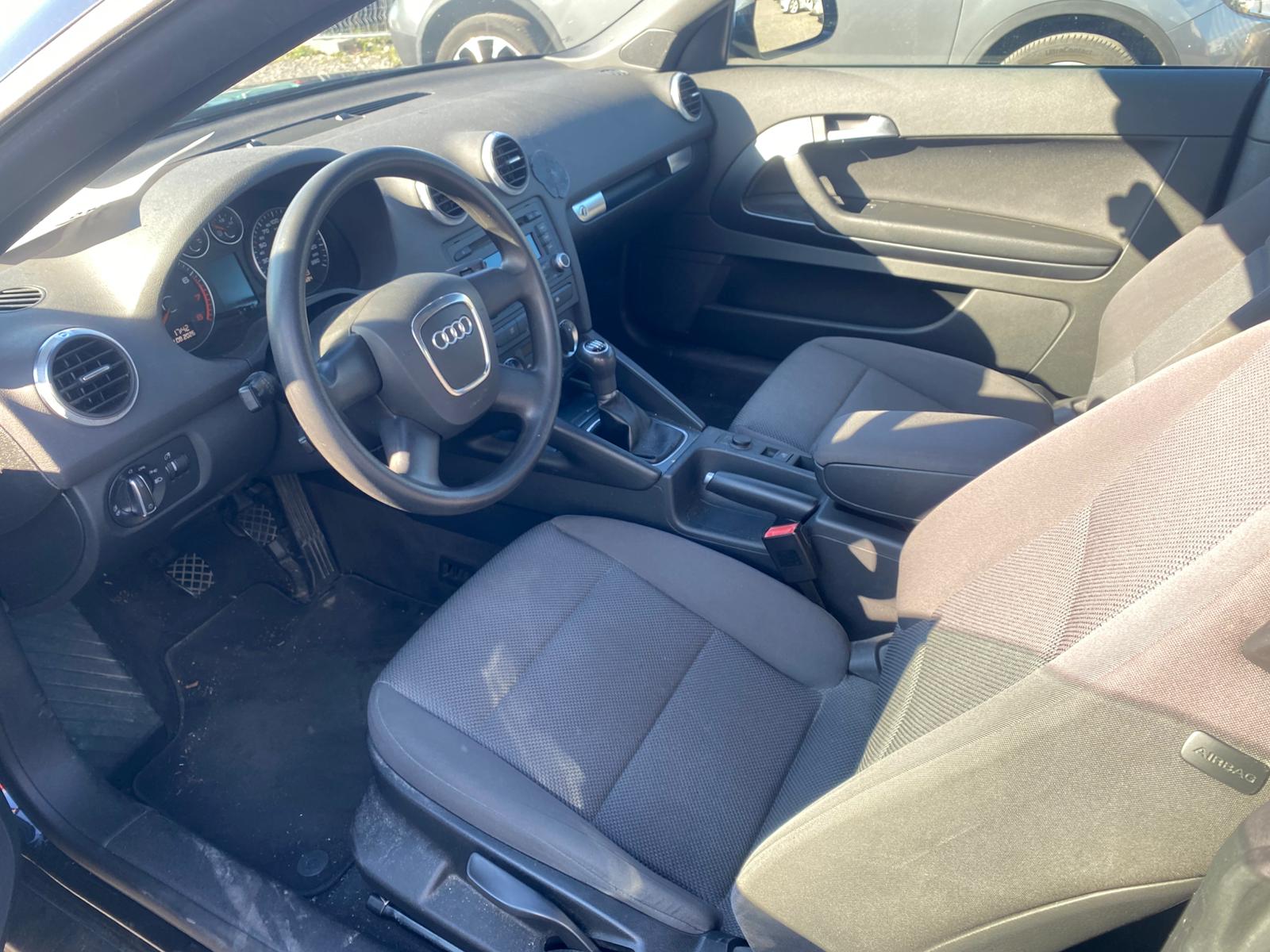 AUDI A3 Cabriolet 1.8 TFSI Attraction-image-12
