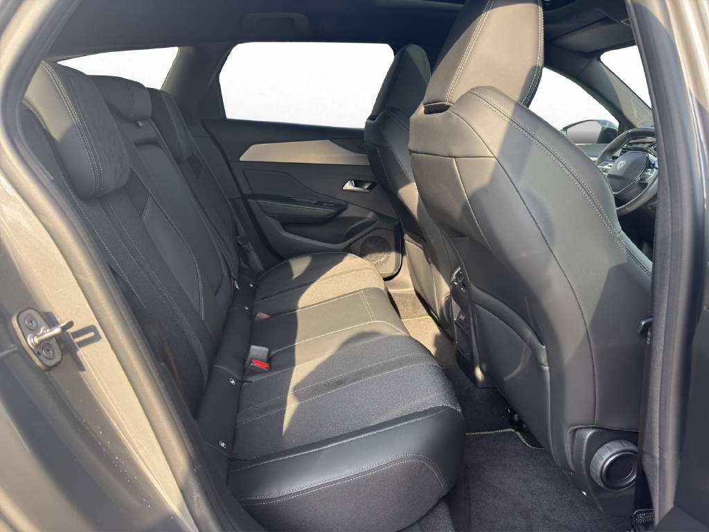PEUGEOT 308 SW 1.6 PHEV 180 GT-image-13