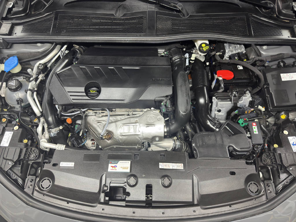 PEUGEOT 308 SW 1.6 PHEV 180 GT-image-9
