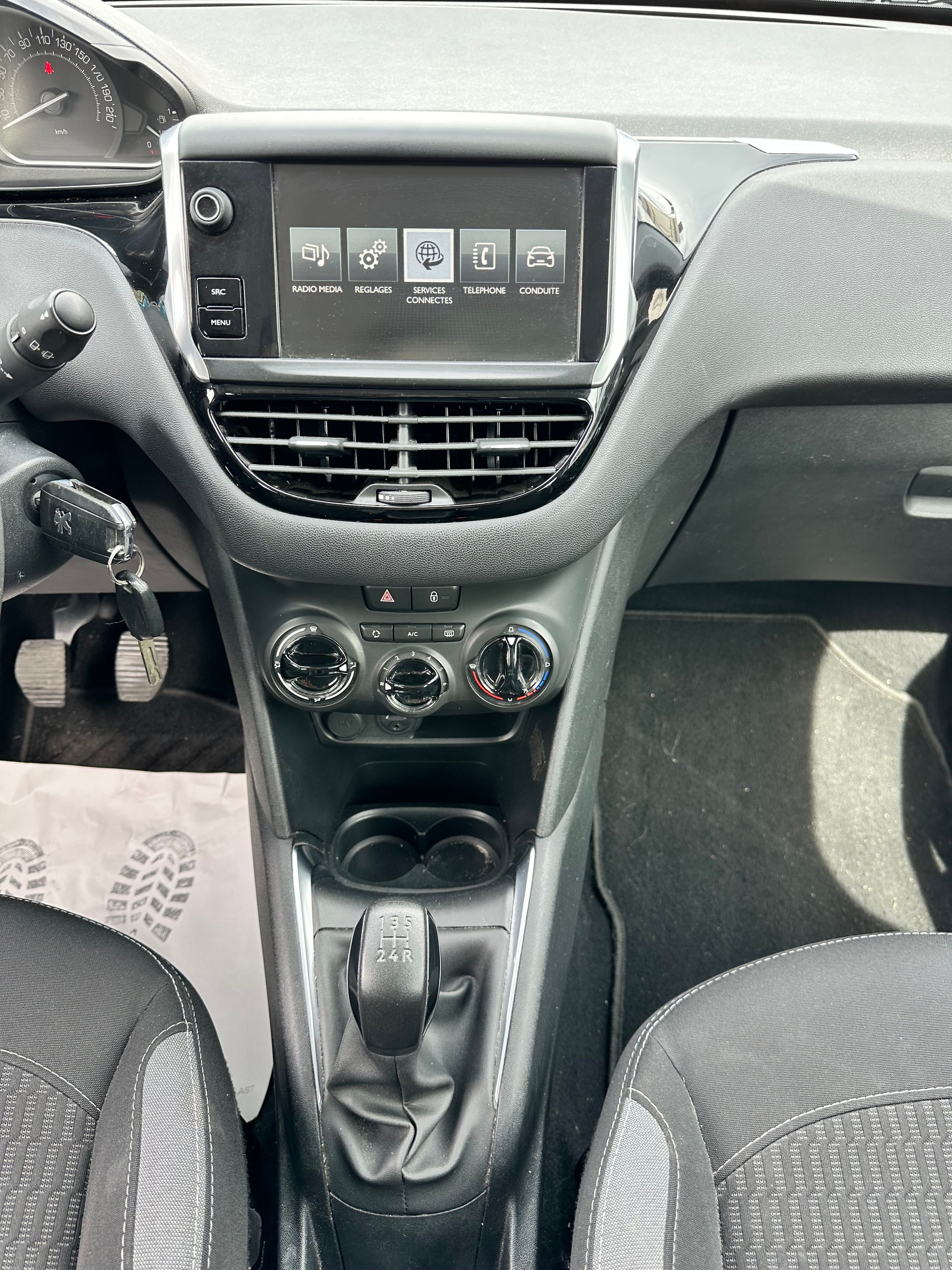 PEUGEOT 208 1.2 PureTech Active-image-13