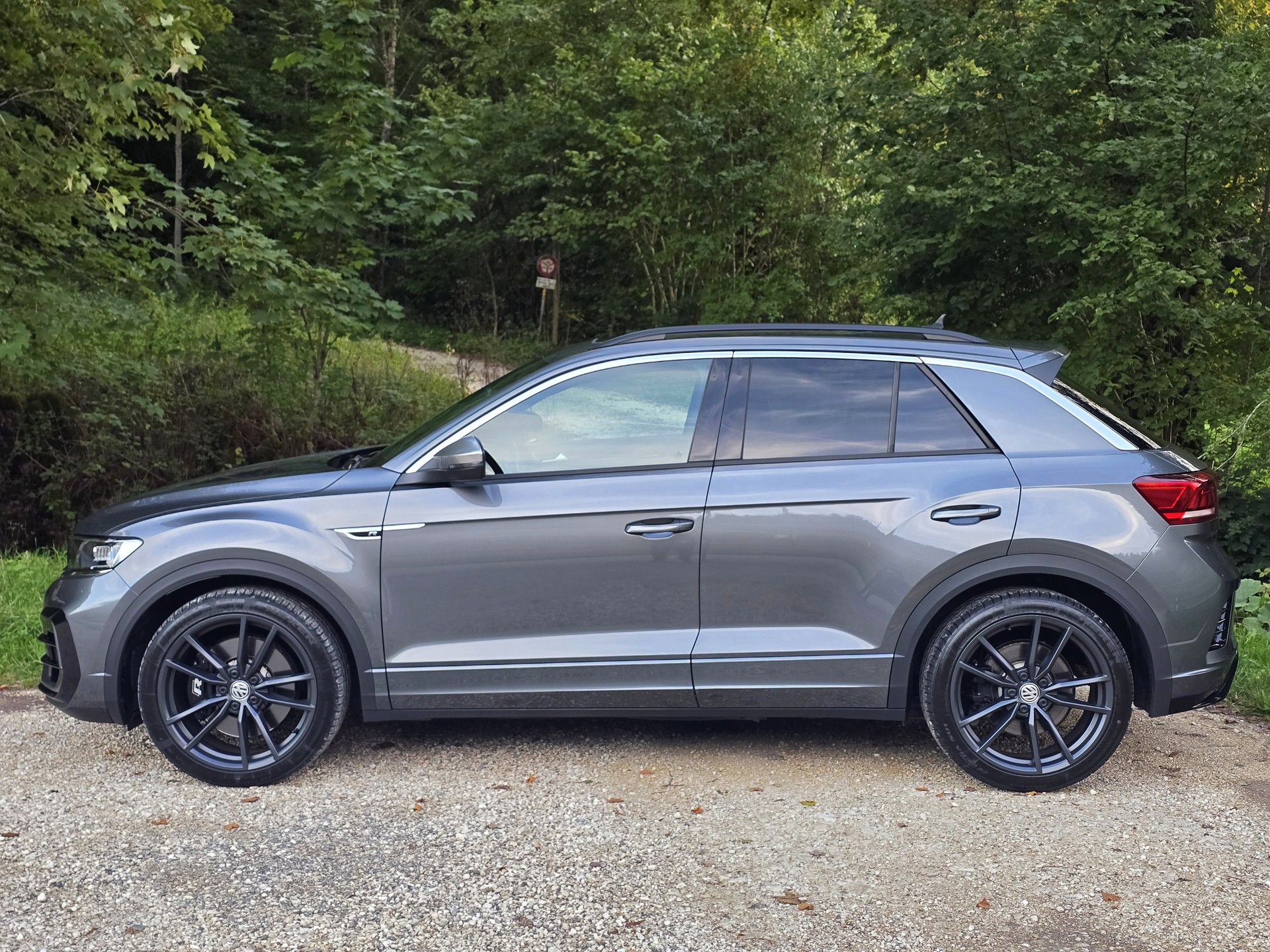 VW T-Roc 2.0 TSI R DSG 4Motion 301PS-image-1