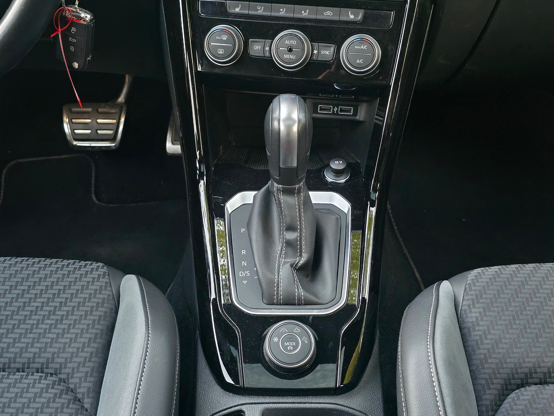 VW T-Roc 2.0 TSI R DSG 4Motion 301PS-image-8