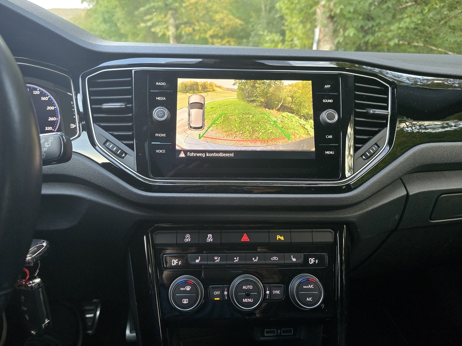 VW T-Roc 2.0 TSI R DSG 4Motion 301PS-image-7