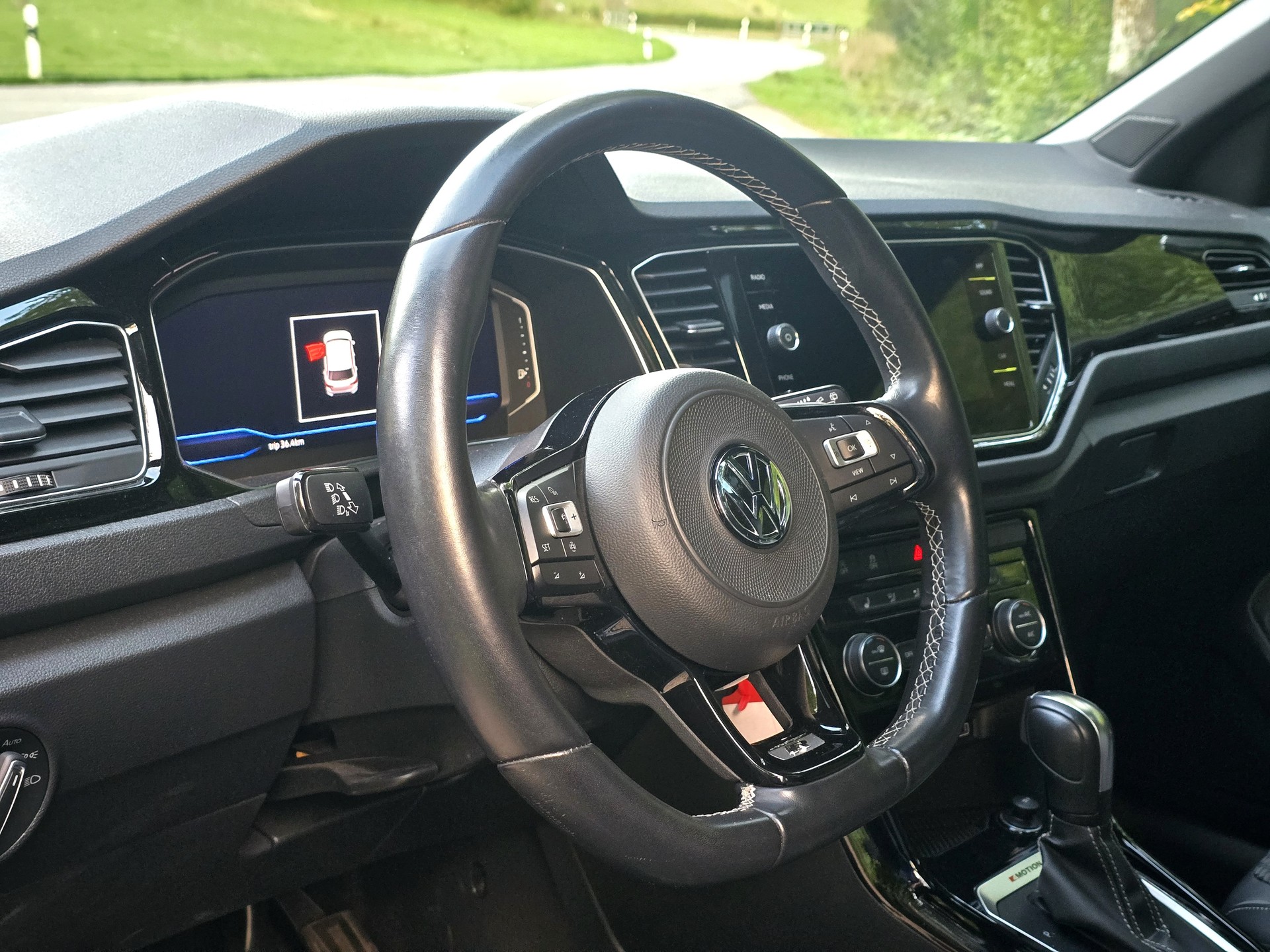VW T-Roc 2.0 TSI R DSG 4Motion 301PS-image-4
