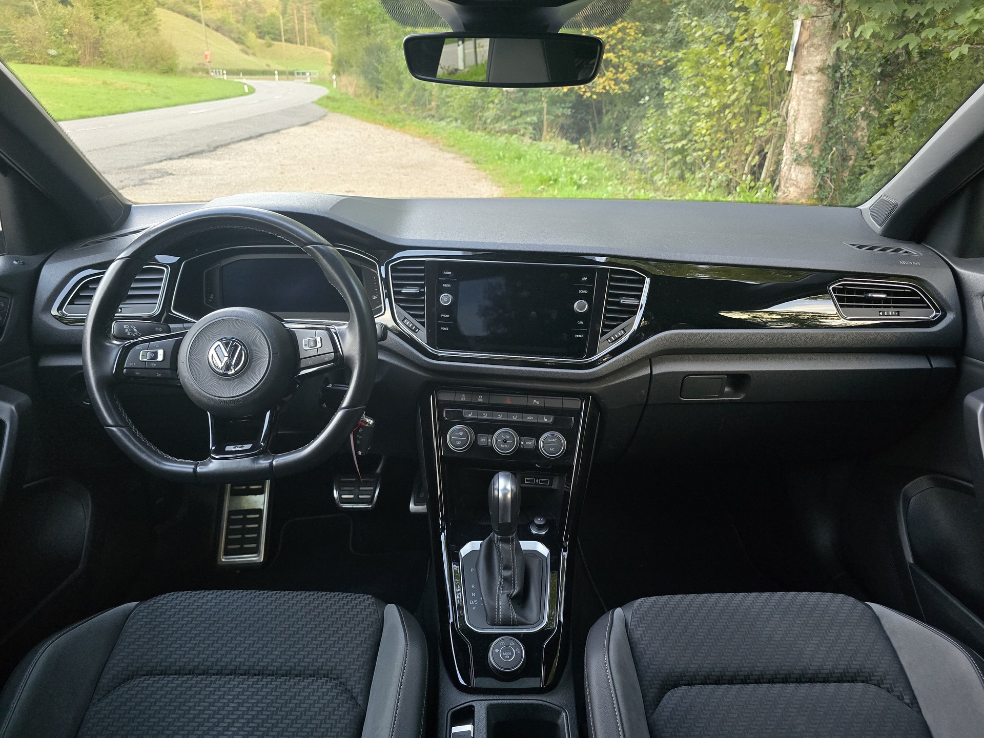 VW T-Roc 2.0 TSI R DSG 4Motion 301PS-image-3