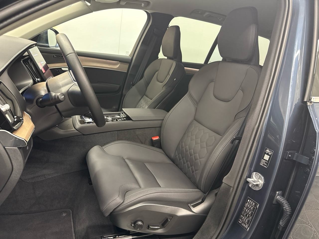 VOLVO XC90 B5 Benzin Mild Hybrid AWD Plus Bright Geartronic-image-3