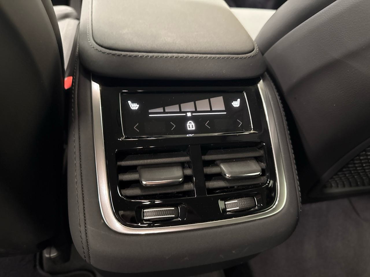 VOLVO XC90 B5 Benzin Mild Hybrid AWD Plus Bright Geartronic-image-12