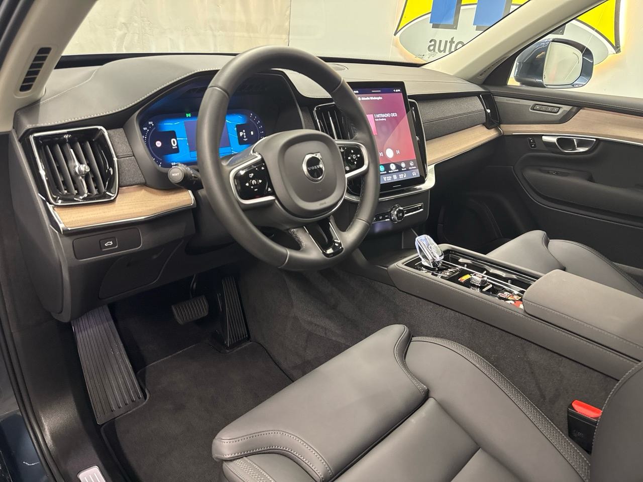 VOLVO XC90 B5 Benzin Mild Hybrid AWD Plus Bright Geartronic-image-2