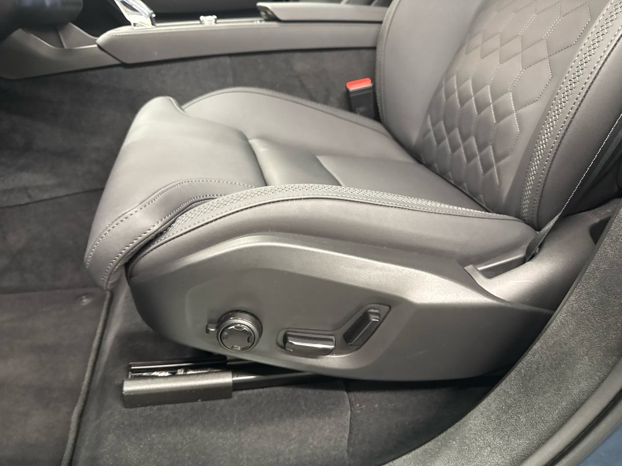 VOLVO XC90 B5 Benzin Mild Hybrid AWD Plus Bright Geartronic-image-4