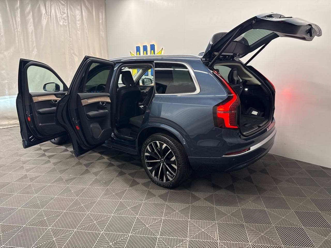 VOLVO XC90 B5 Benzin Mild Hybrid AWD Plus Bright Geartronic-image-14