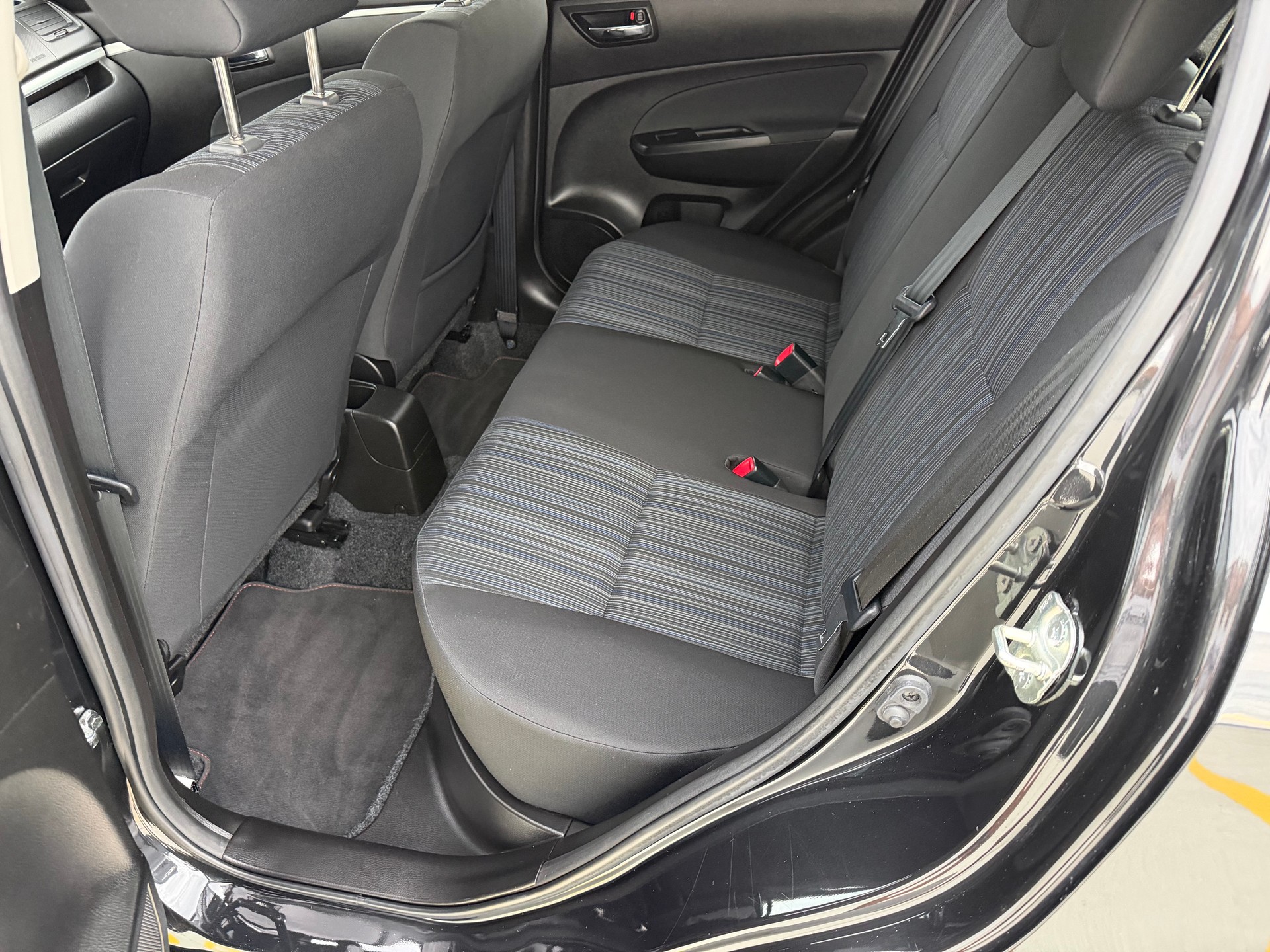 SUZUKI Swift 1.2i 16V PizSulai Top 4x4-image-5