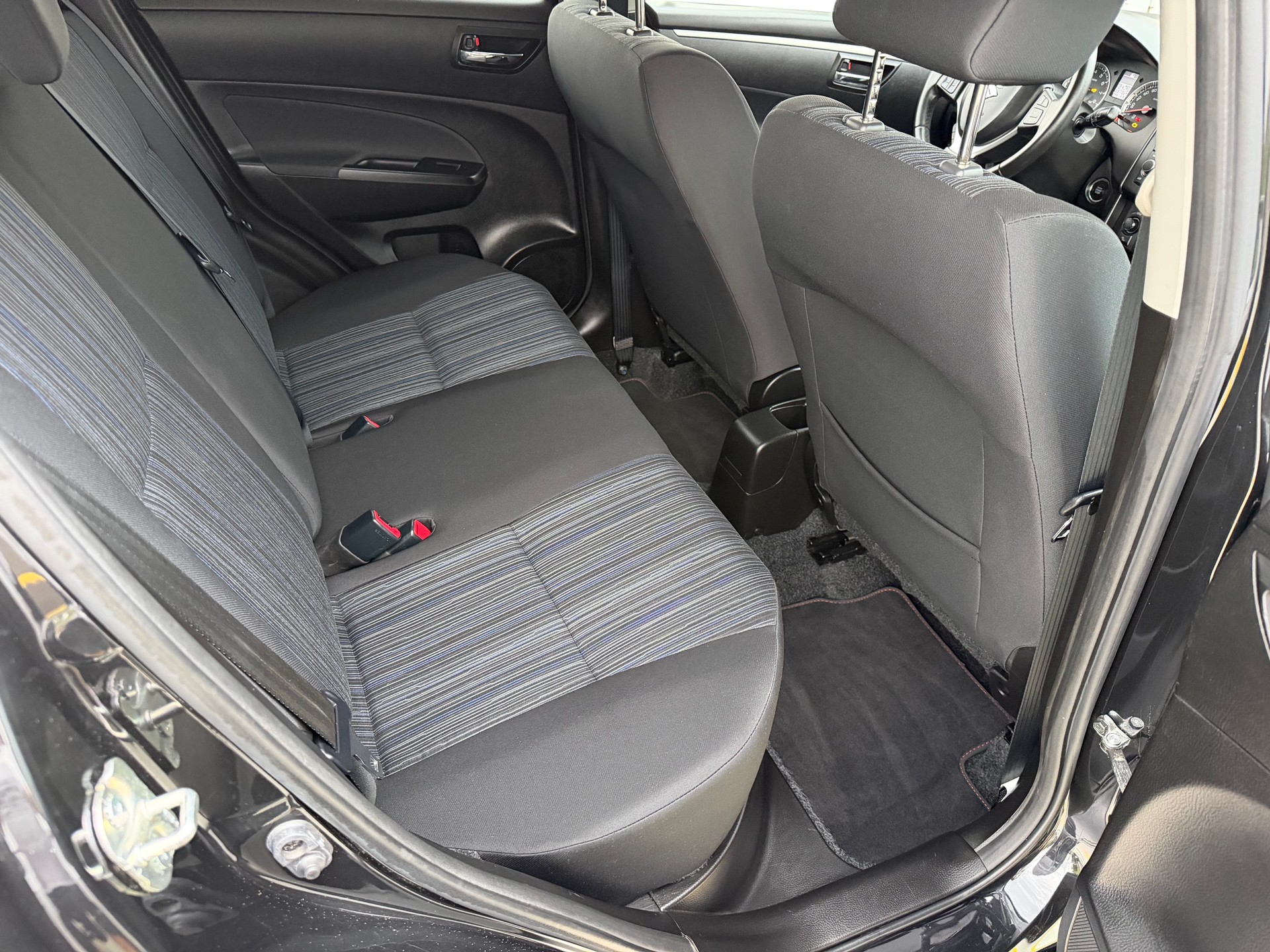 SUZUKI Swift 1.2i 16V PizSulai Top 4x4-image-10
