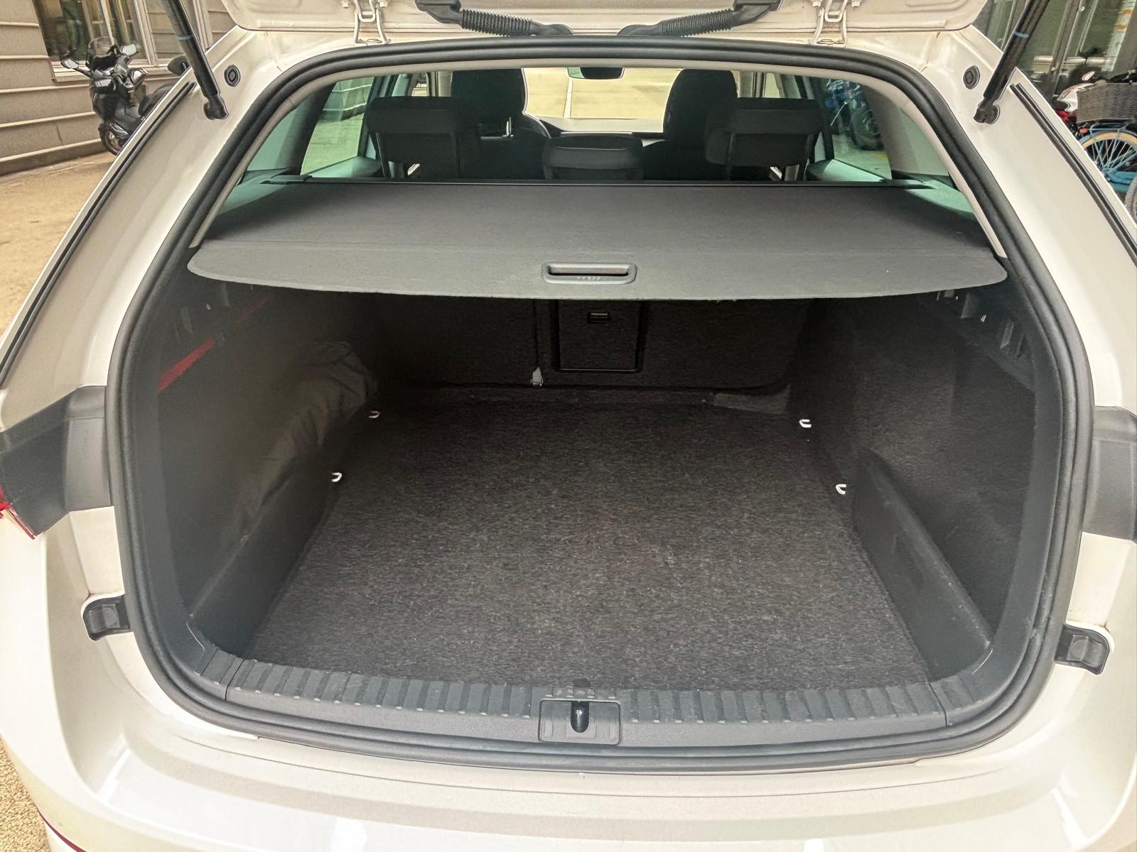 SKODA Octavia Combi 2.0 TDI DSG Ambition 4x4-image-17