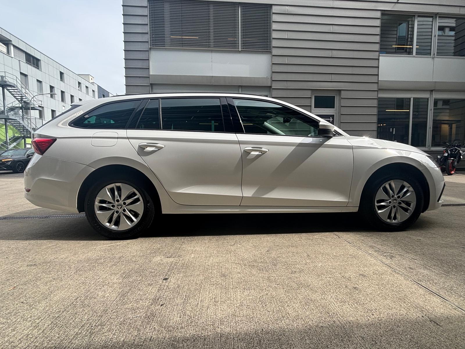 SKODA Octavia Combi 2.0 TDI DSG Ambition 4x4-image-5