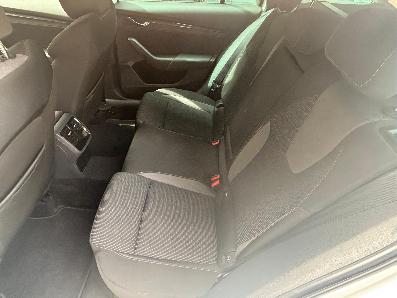 SKODA Octavia Combi 2.0 TDI DSG Ambition 4x4-image-14