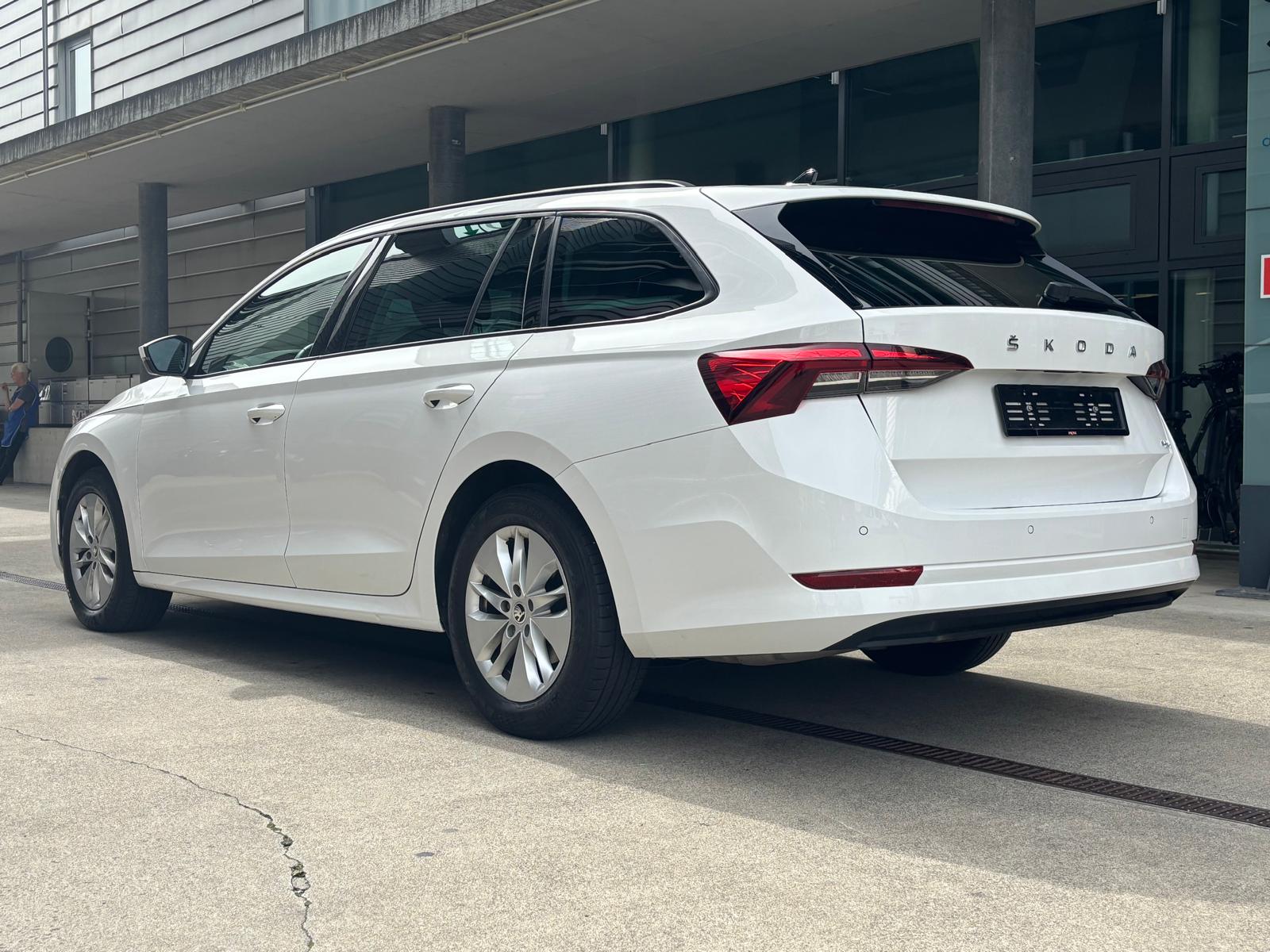 SKODA Octavia Combi 2.0 TDI DSG Ambition 4x4-image-2
