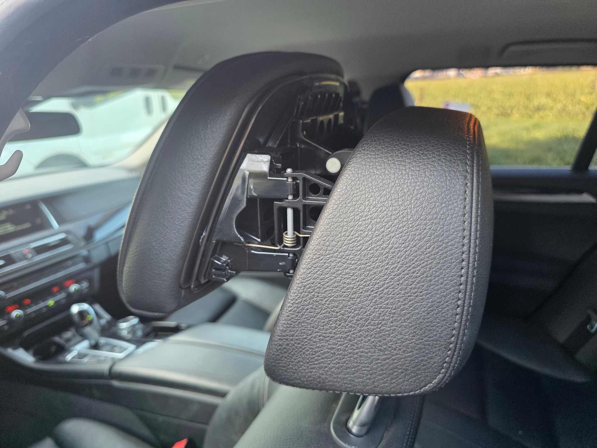 BMW 520d Touring xDrive Modern Line Steptronic-image-6