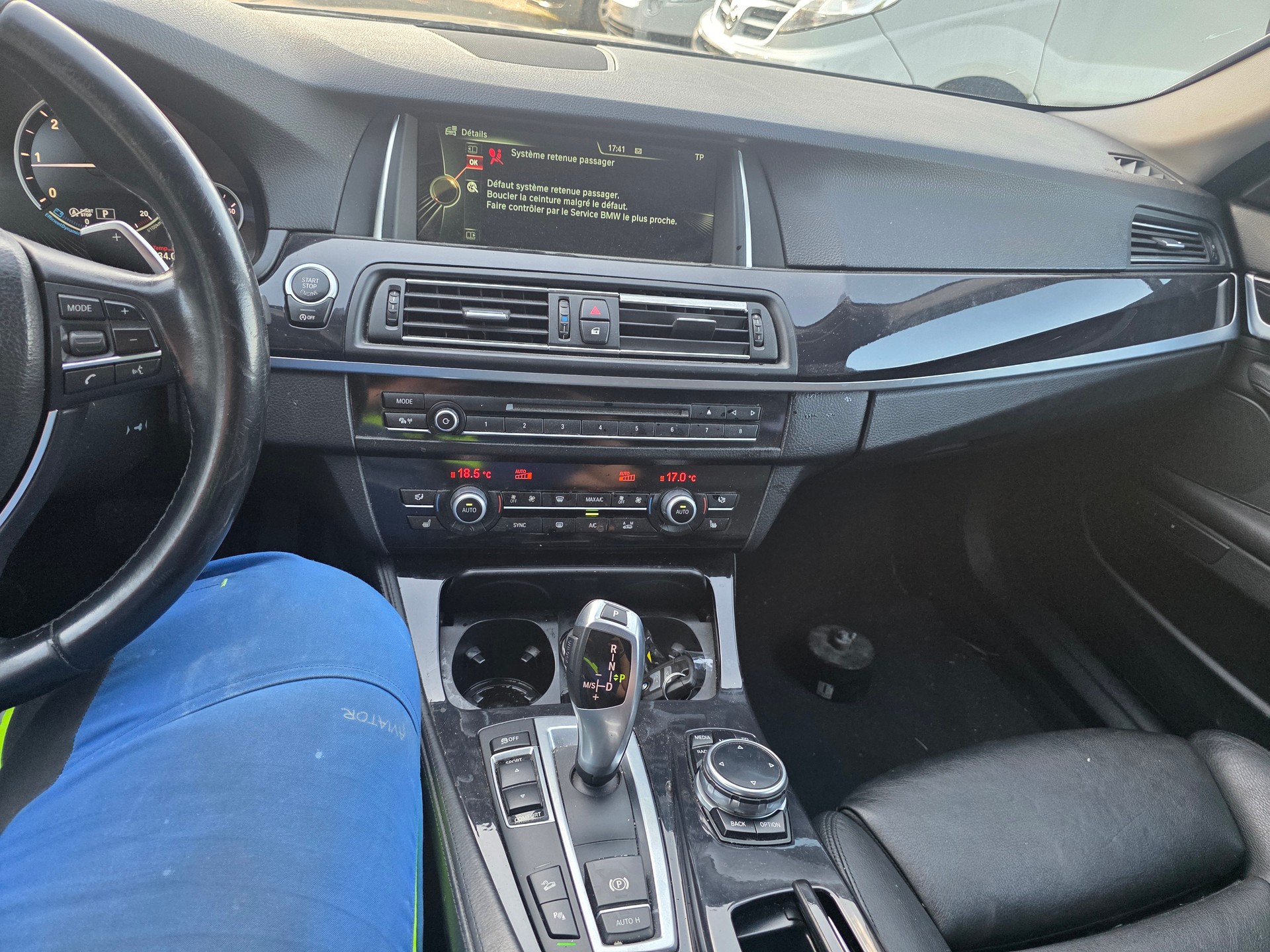 BMW 520d Touring xDrive Modern Line Steptronic-image-10