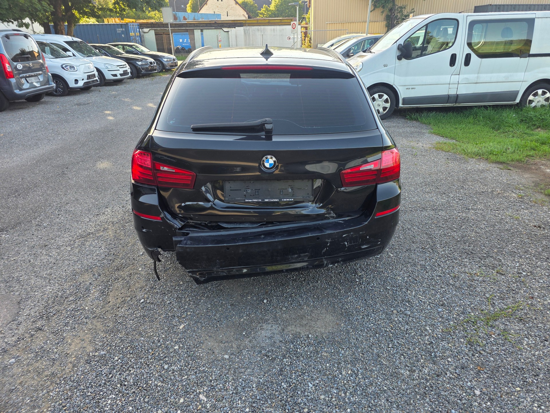 BMW 520d Touring xDrive Modern Line Steptronic-image-14