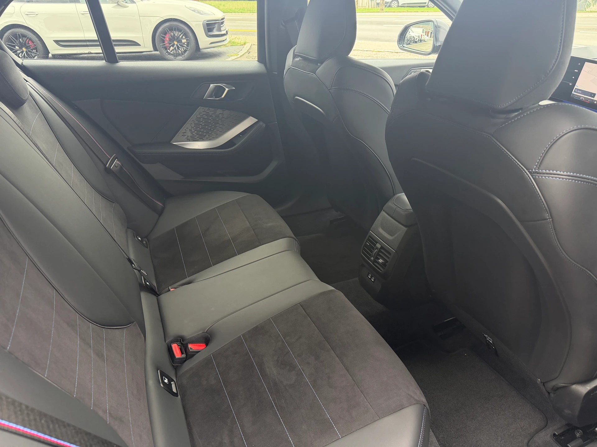 BMW 118d Steptronic M Sport Pro-image-16