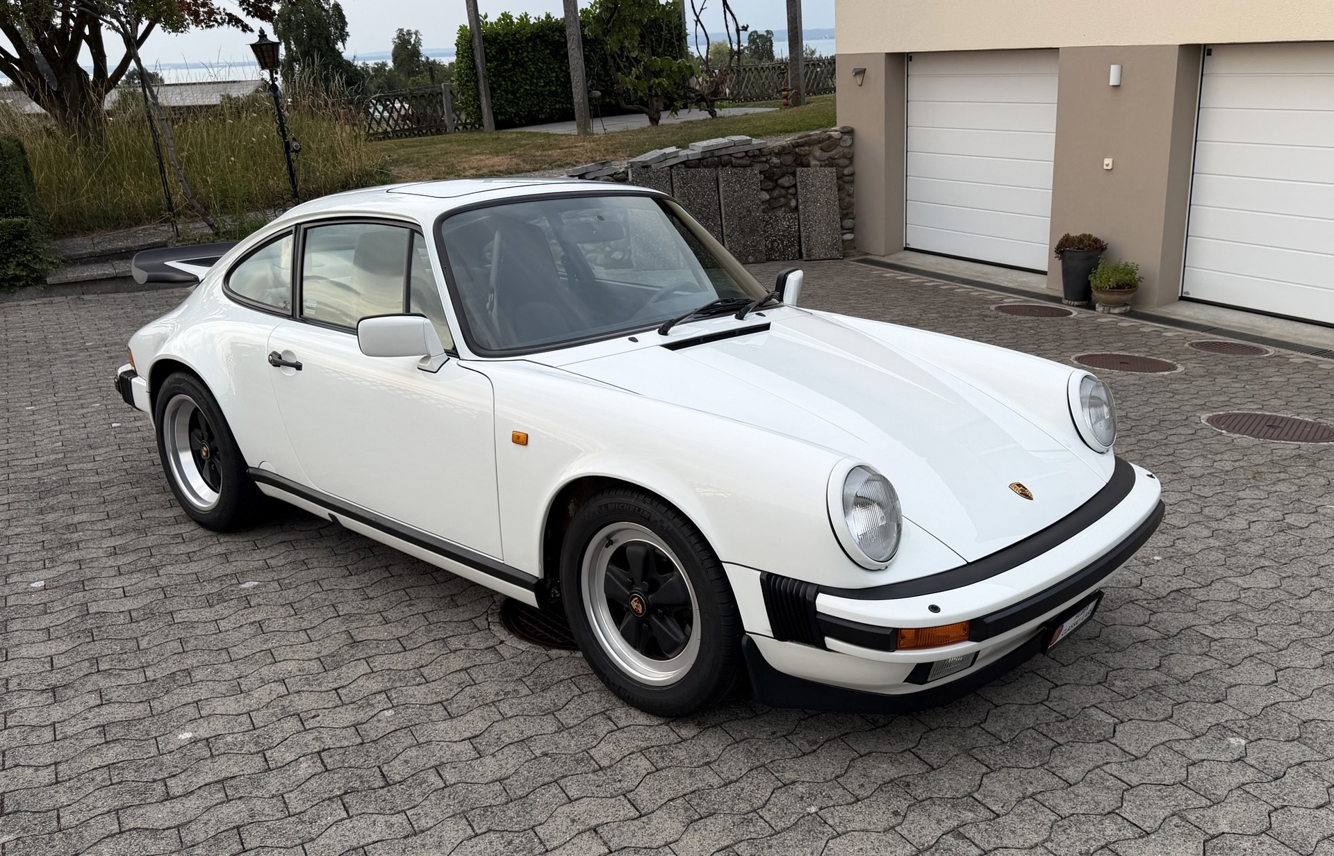 PORSCHE 911 Carrera-image-6