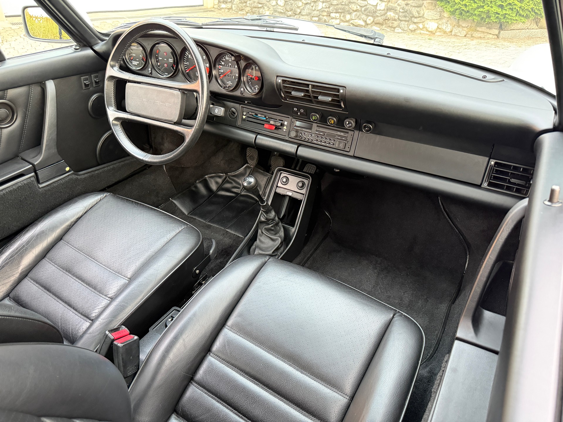 PORSCHE 911 Carrera-image-11