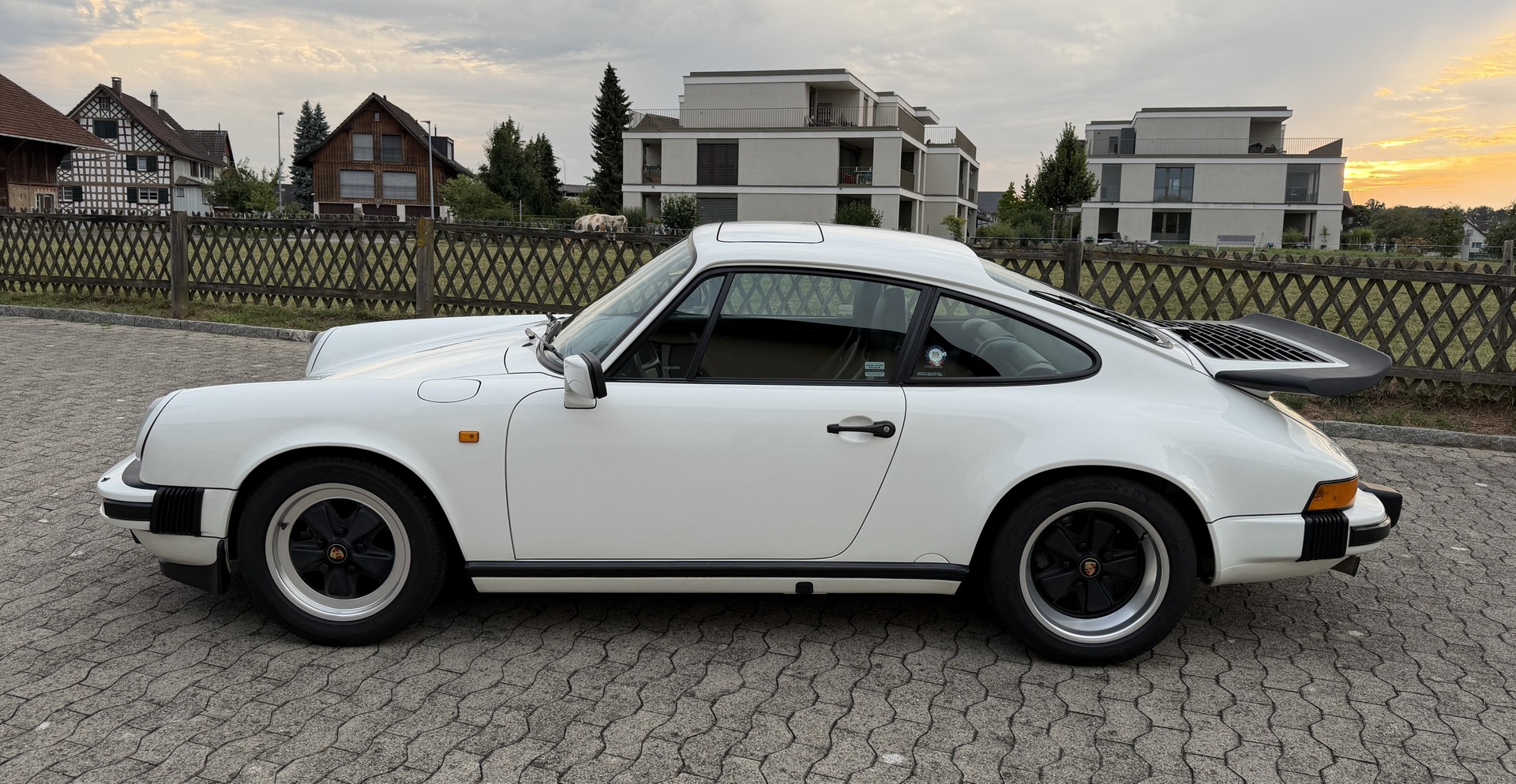 PORSCHE 911 Carrera-image-1