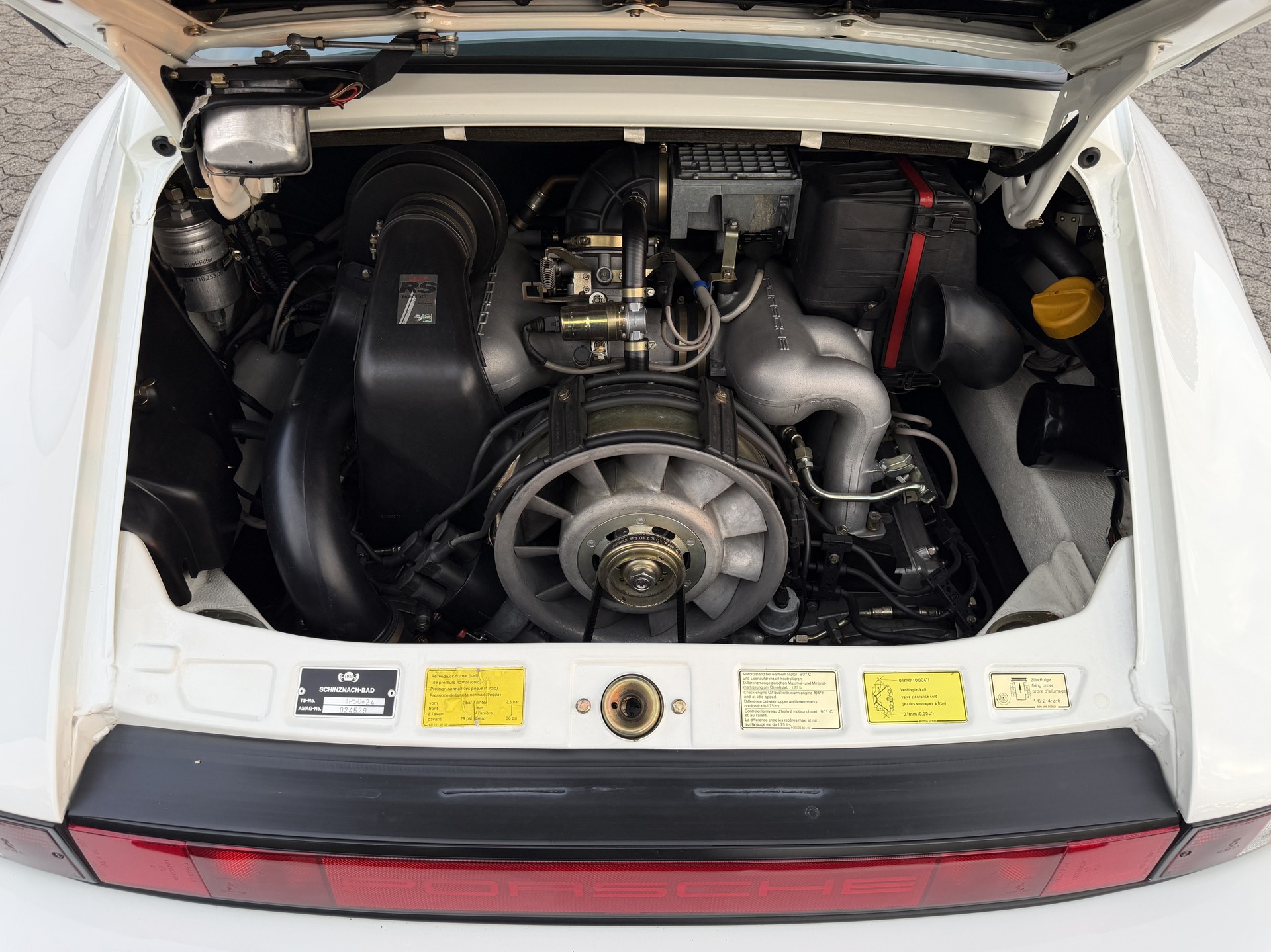 PORSCHE 911 Carrera-image-13
