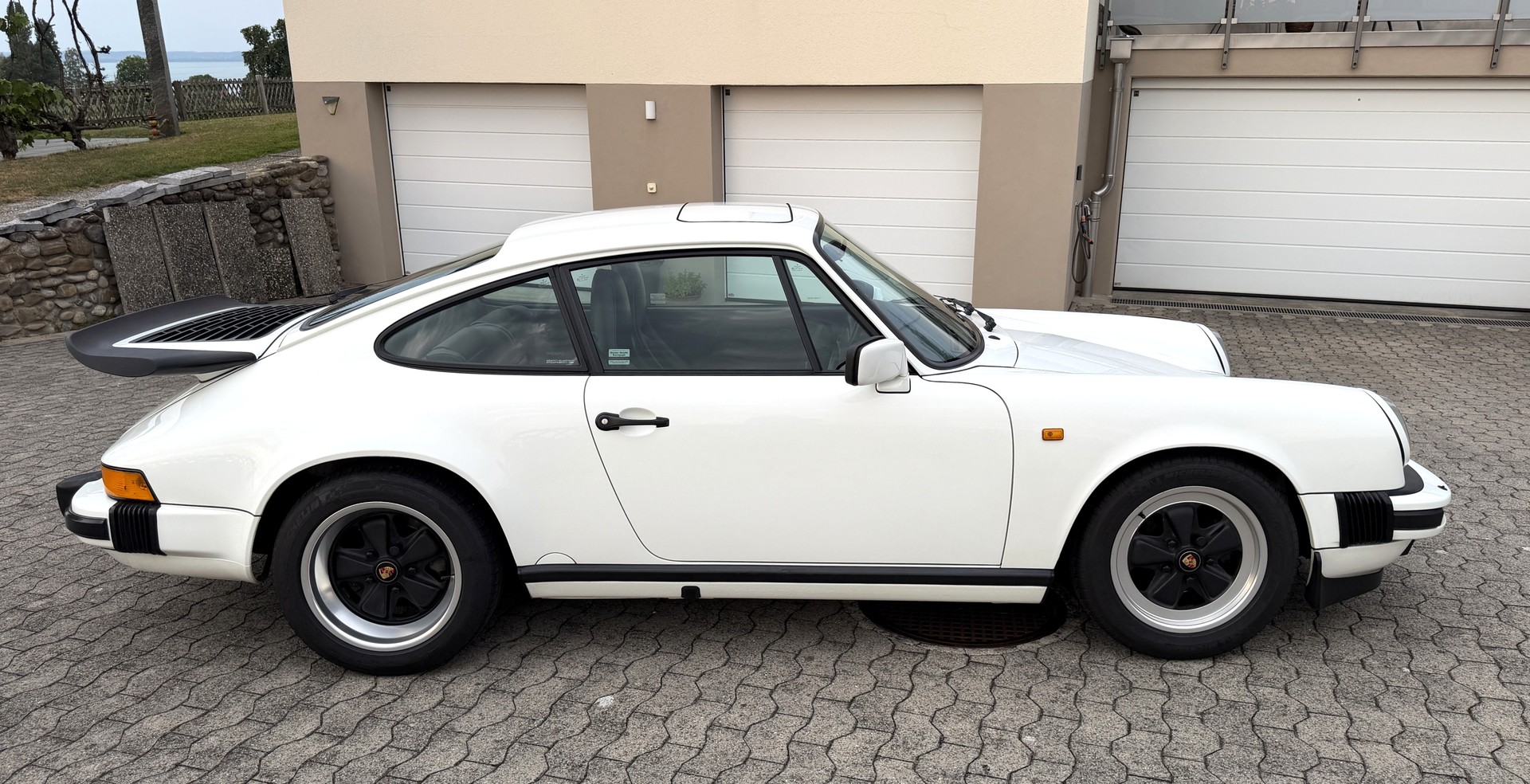 PORSCHE 911 Carrera-image-5
