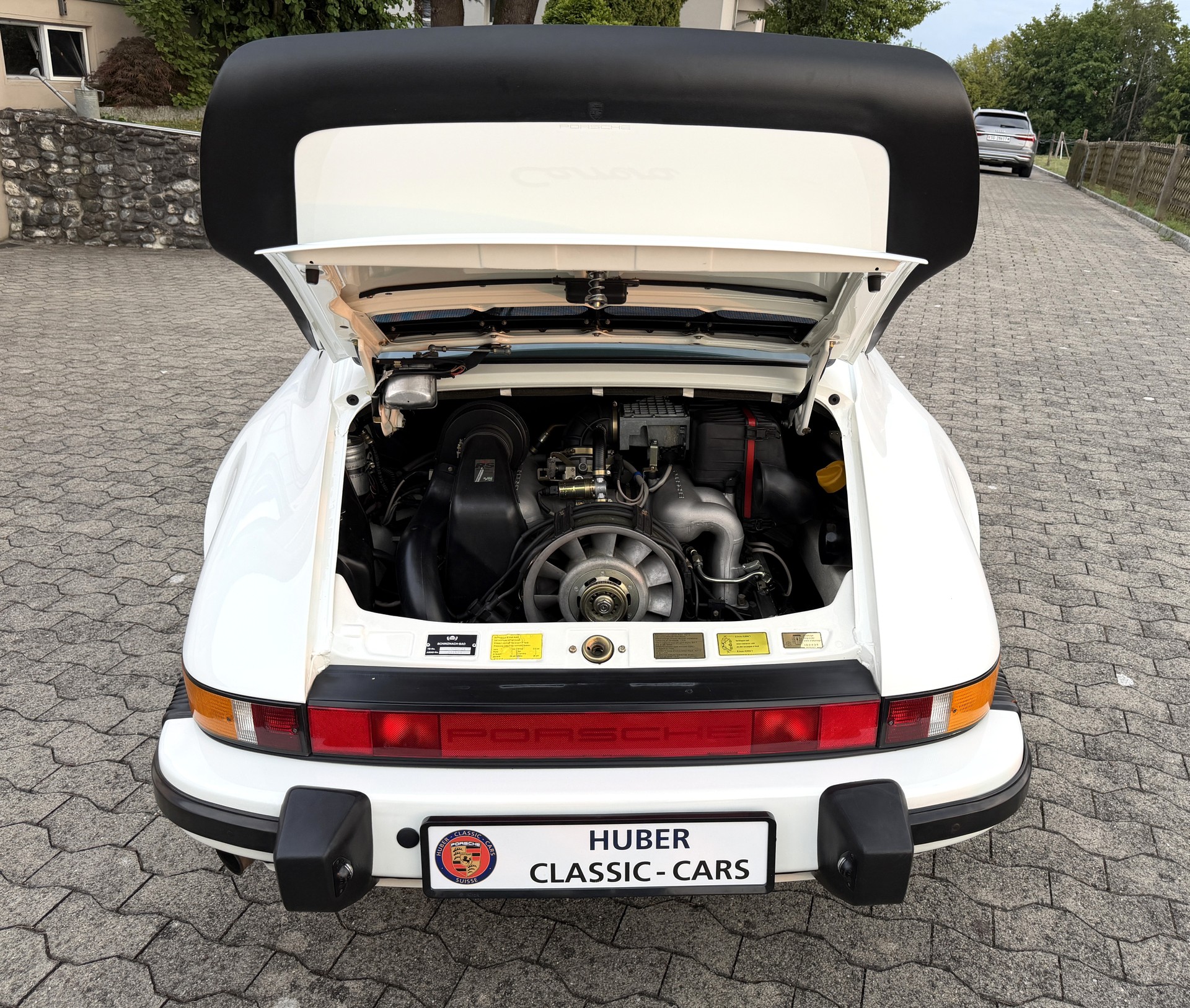 PORSCHE 911 Carrera-image-12