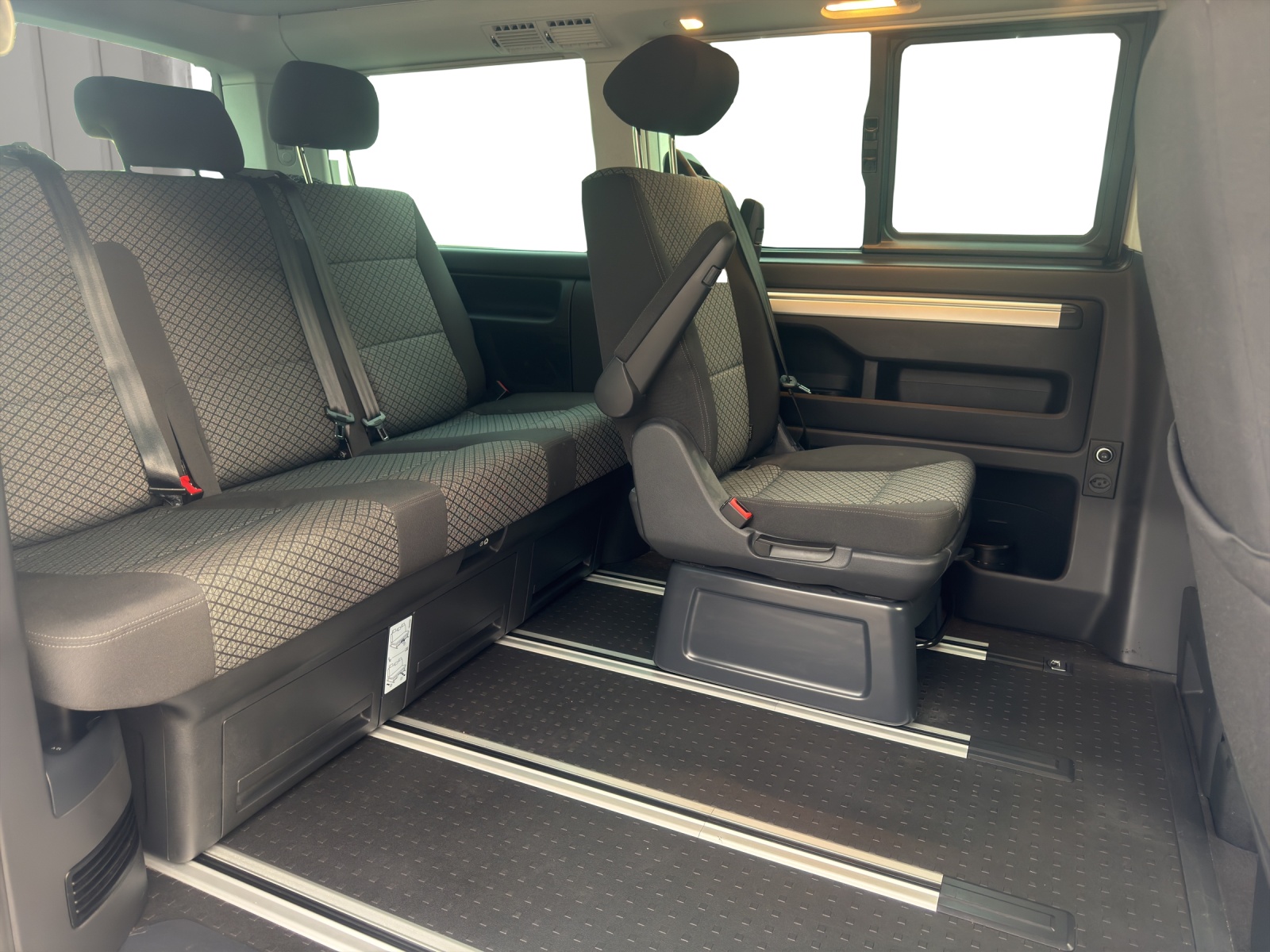 VW T6.1 California 2.0 TDI Beach Liberty 4Motion DSG-image-10