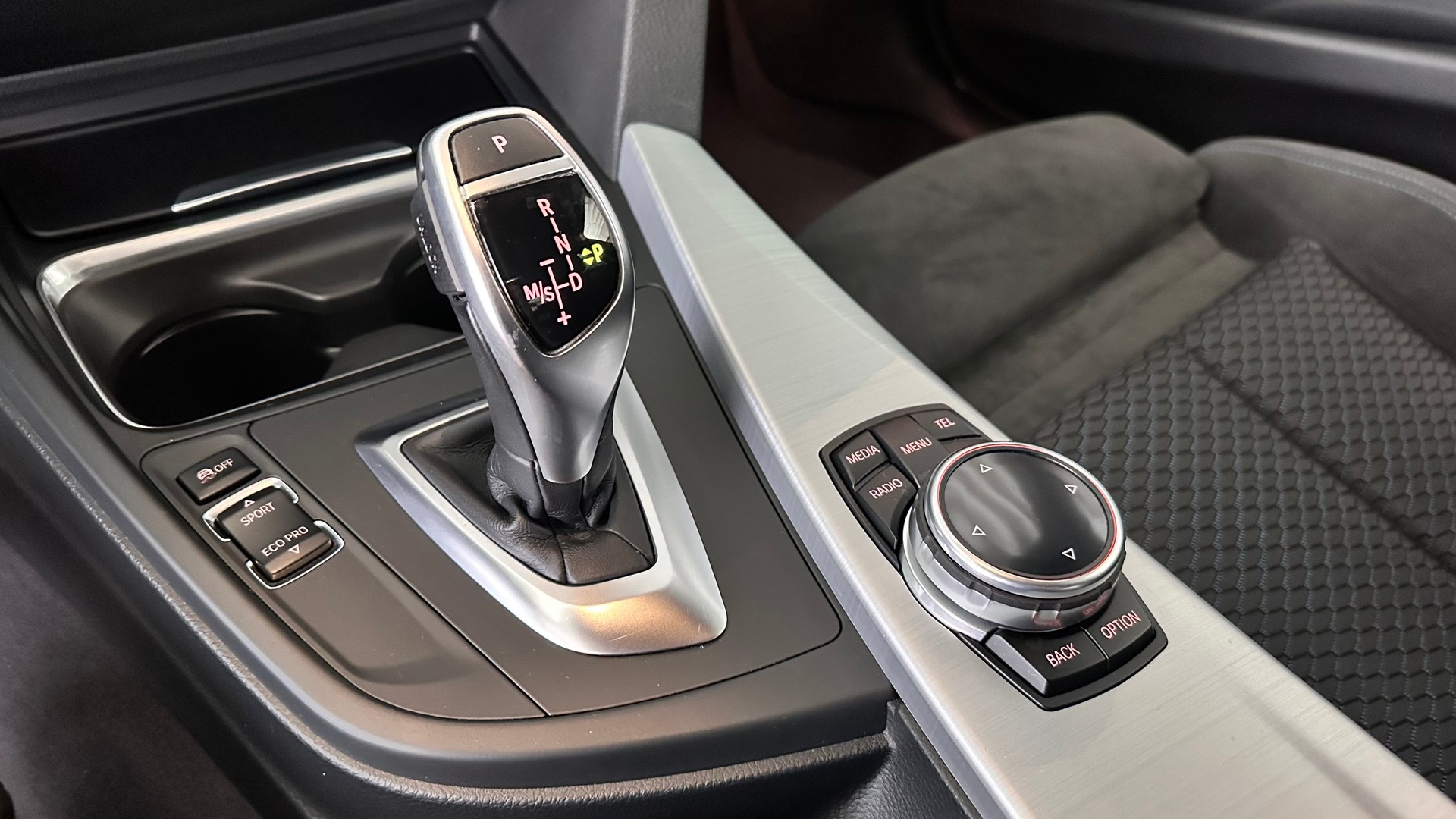 BMW 320d xDrive SAG-image-22
