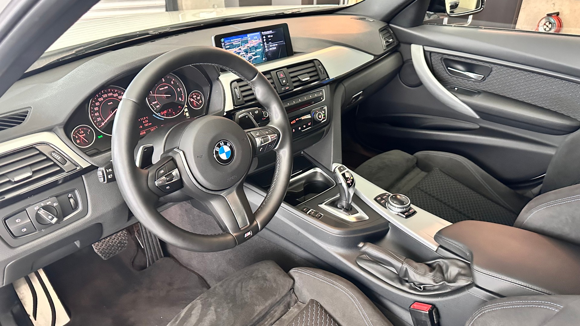 BMW 320d xDrive SAG-image-5