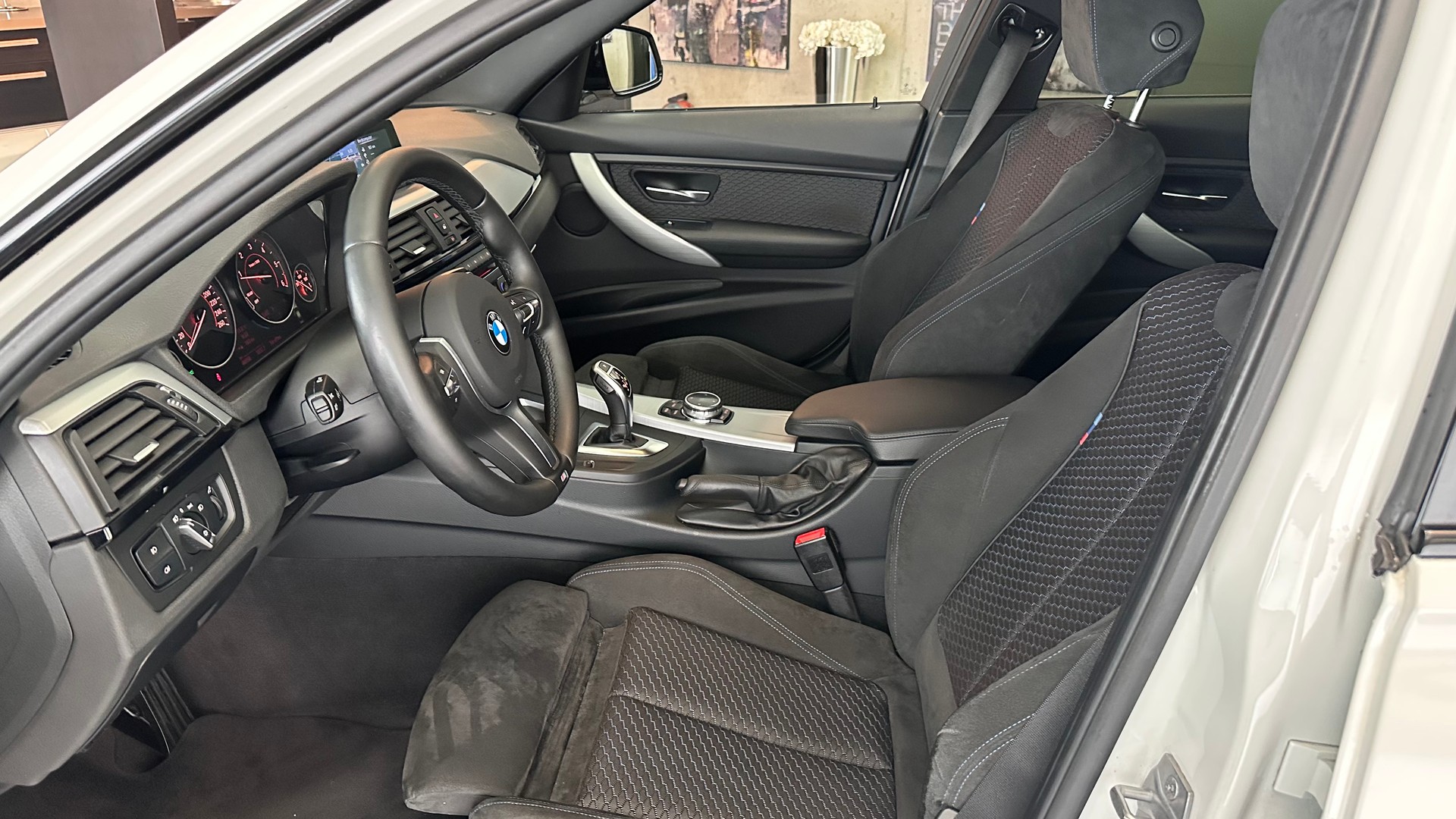 BMW 320d xDrive SAG-image-8