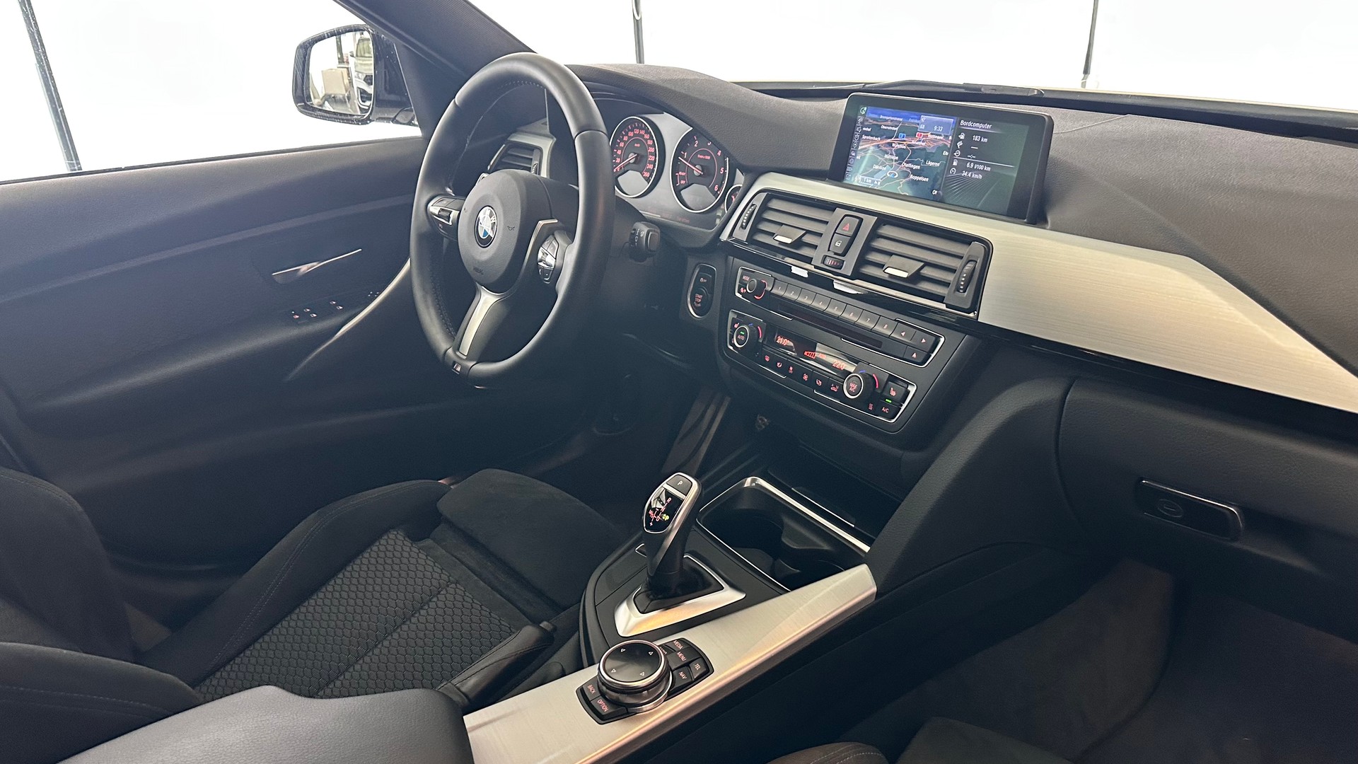 BMW 320d xDrive SAG-image-24