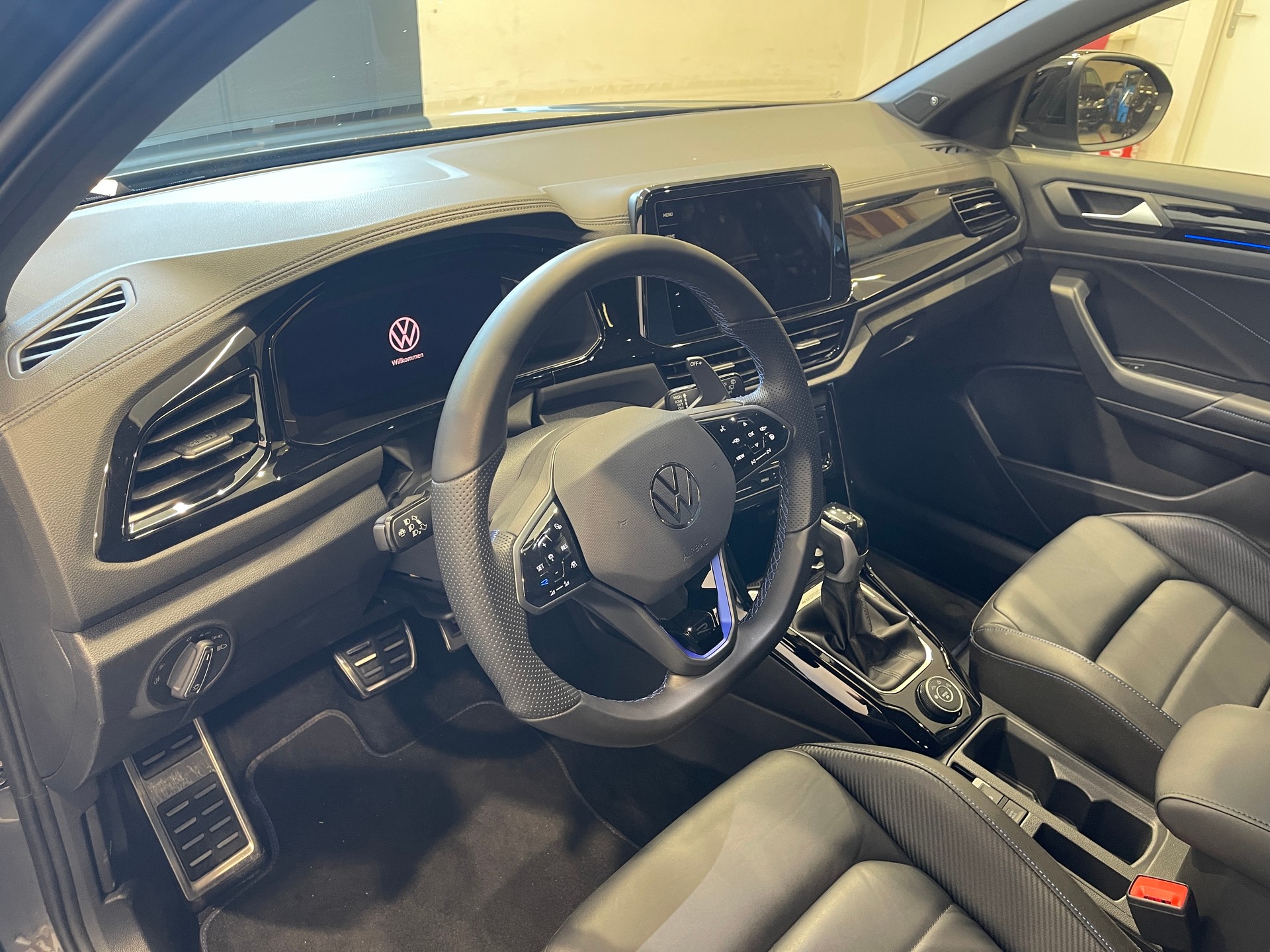 VW T-Roc 2.0 TSI R DSG 4Motion*LEDER*AKRAPOVIC*-image-11