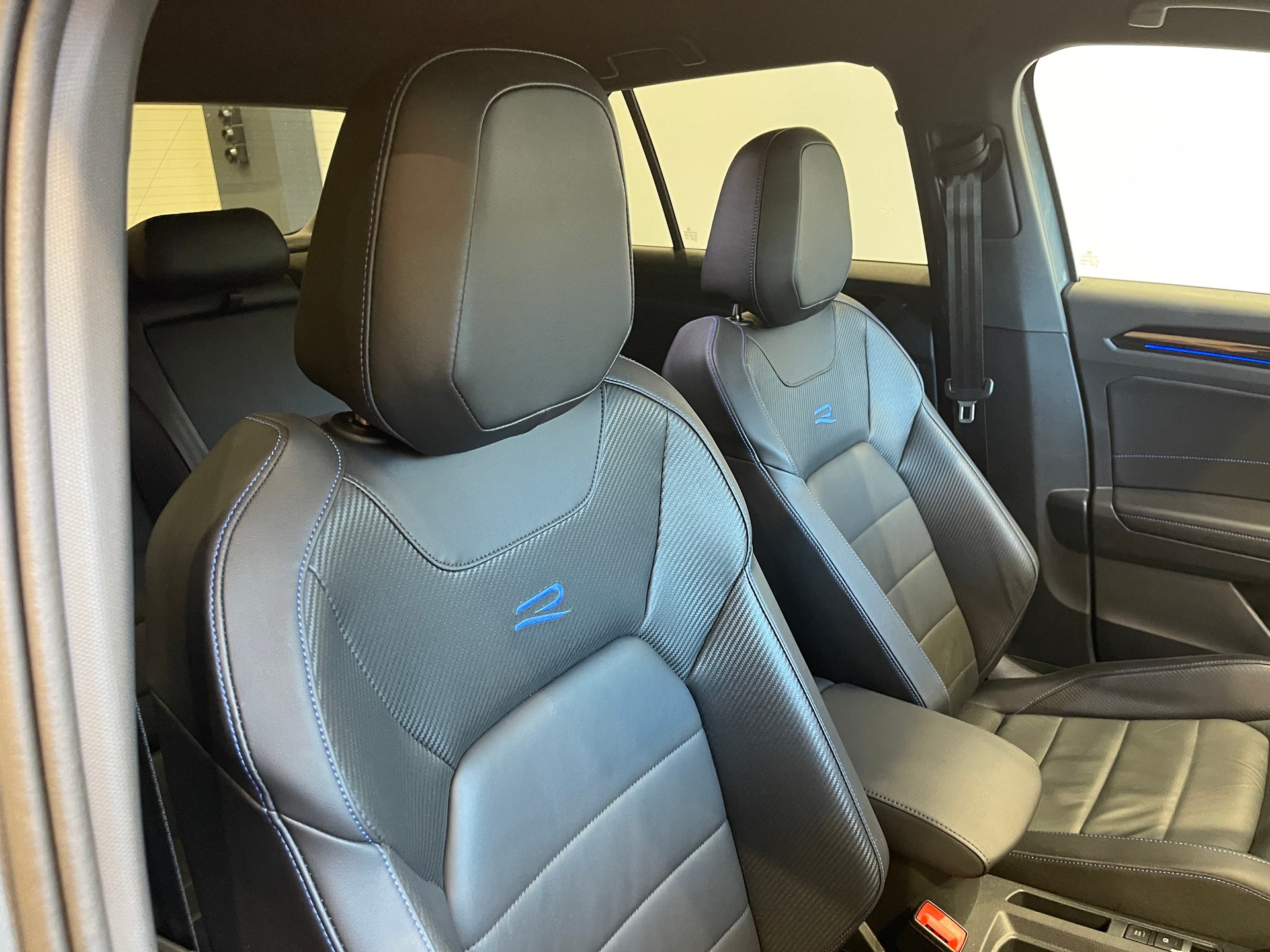 VW T-Roc 2.0 TSI R DSG 4Motion*LEDER*AKRAPOVIC*-image-16