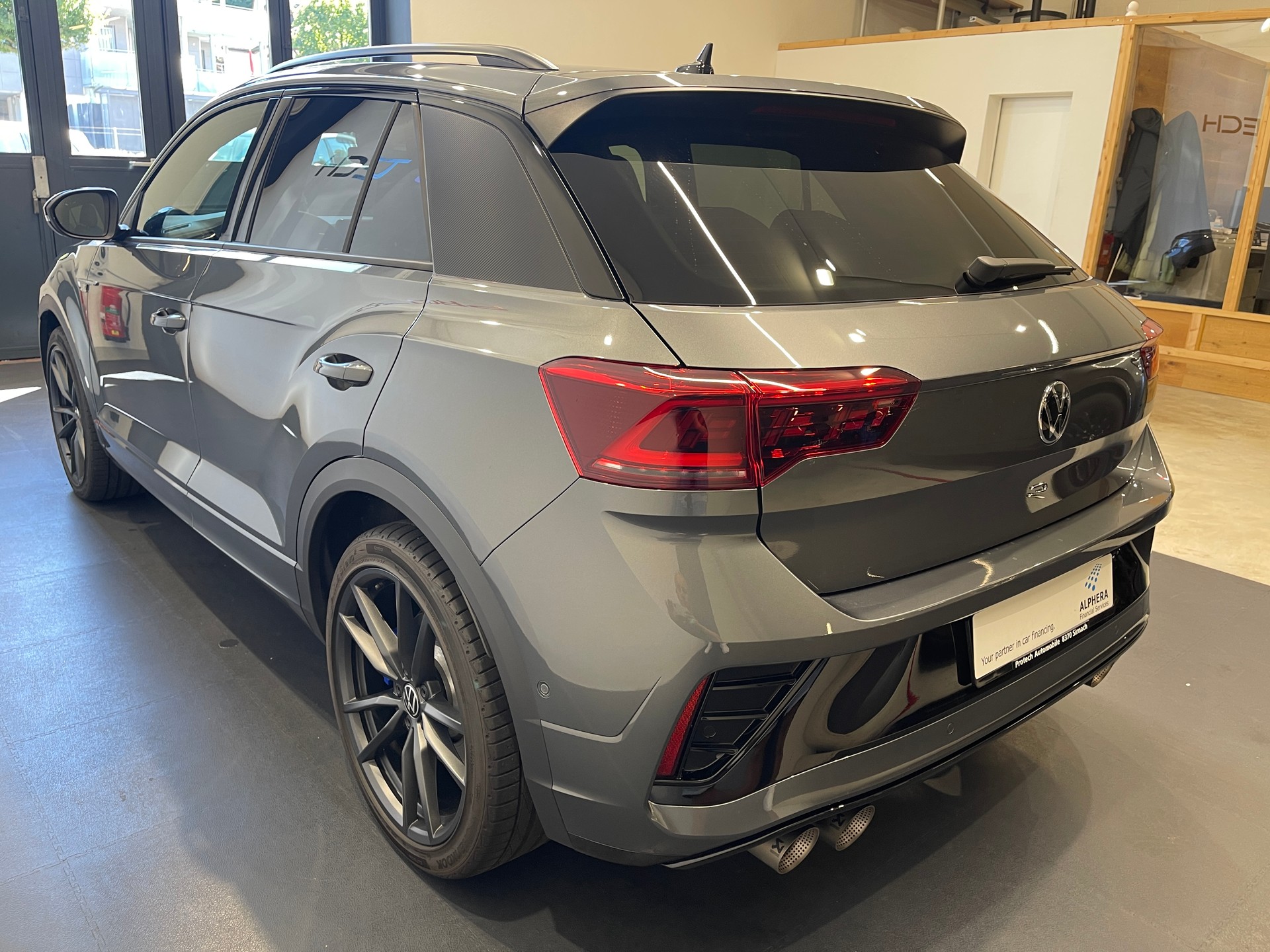 VW T-Roc 2.0 TSI R DSG 4Motion*LEDER*AKRAPOVIC*-image-7