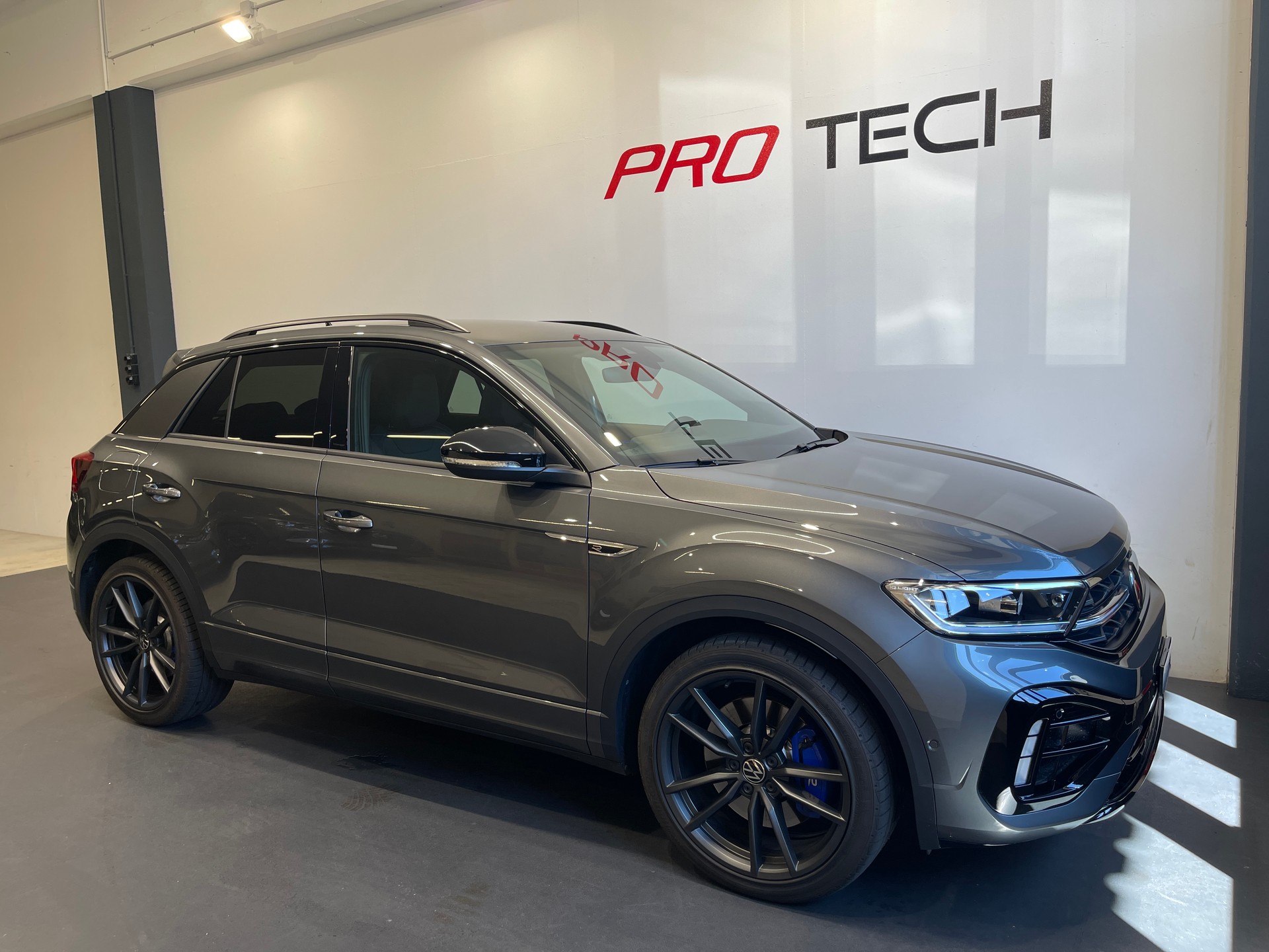 VW T-Roc 2.0 TSI R DSG 4Motion*LEDER*AKRAPOVIC*