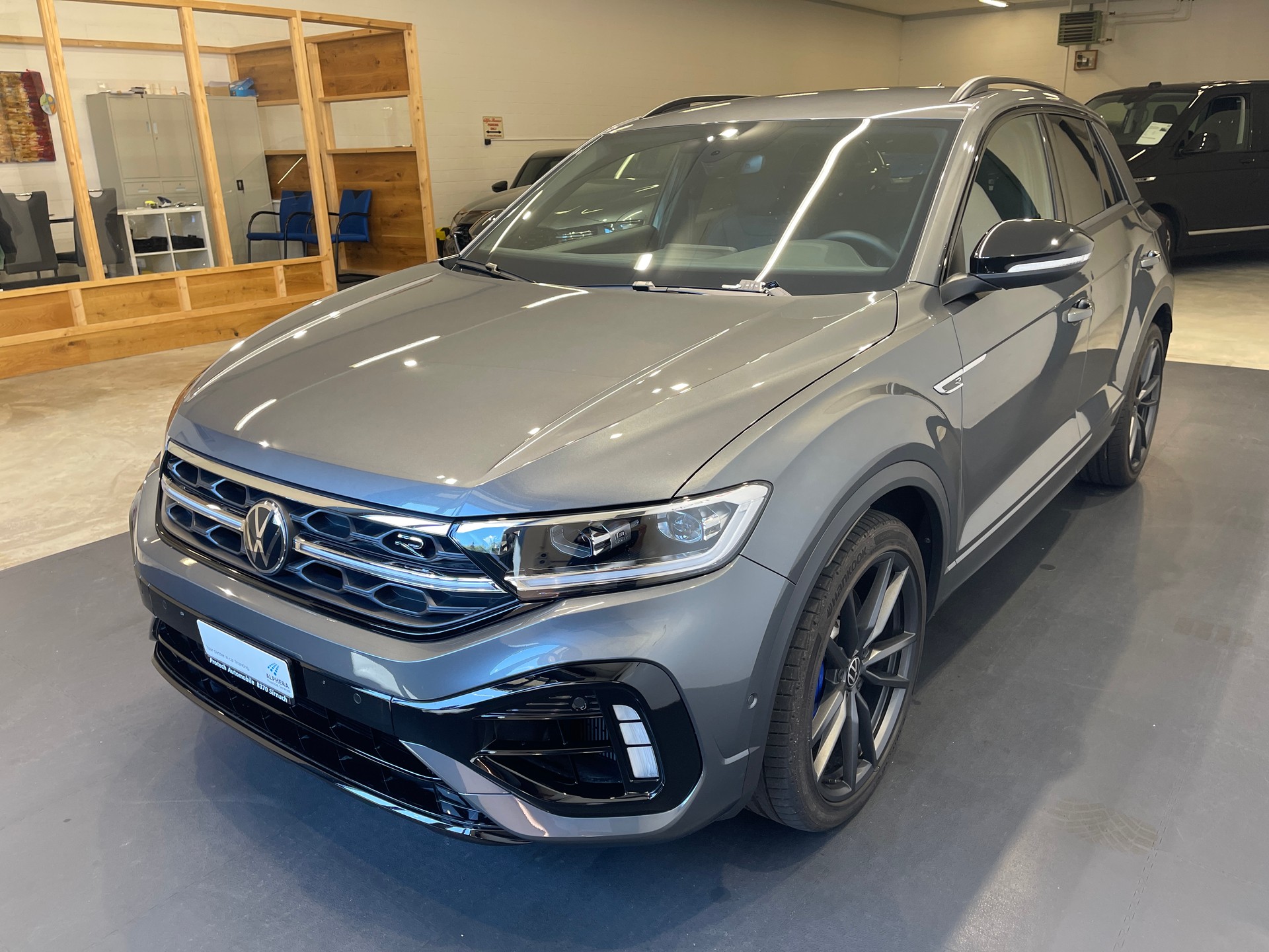 VW T-Roc 2.0 TSI R DSG 4Motion*LEDER*AKRAPOVIC*-image-4