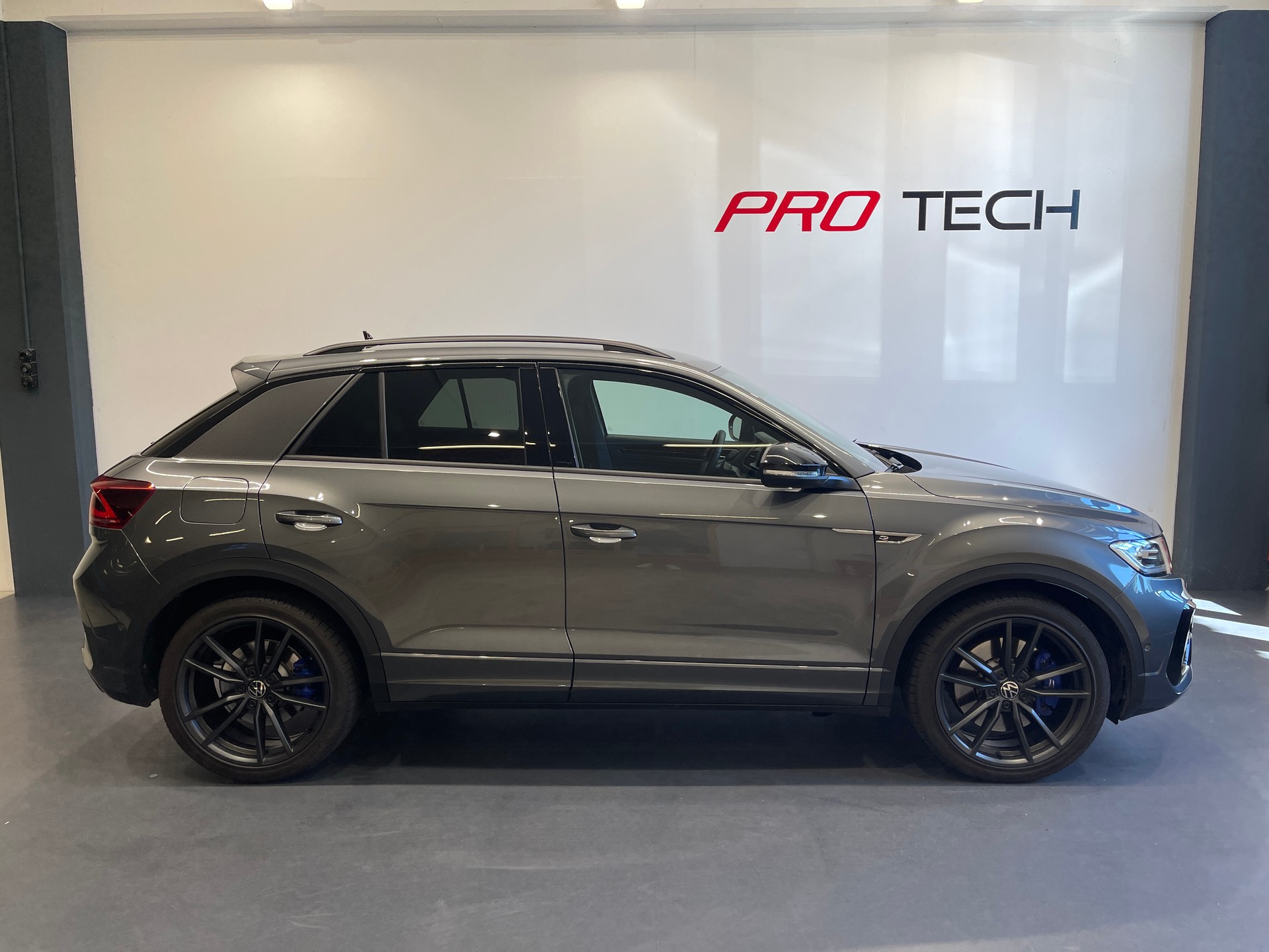 VW T-Roc 2.0 TSI R DSG 4Motion*LEDER*AKRAPOVIC*-showroom-element-1