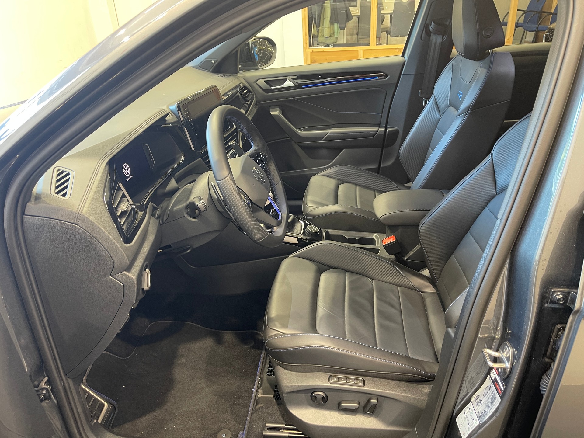 VW T-Roc 2.0 TSI R DSG 4Motion*LEDER*AKRAPOVIC*-image-9