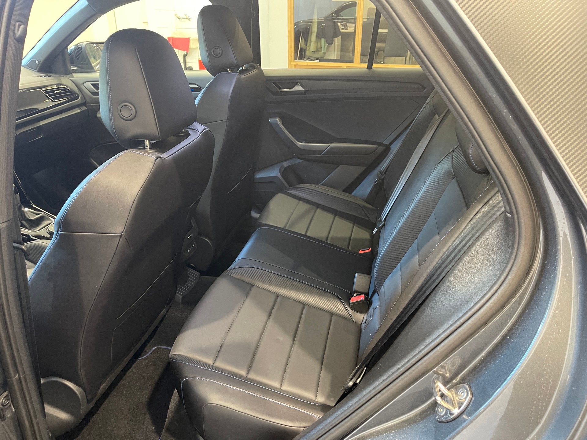 VW T-Roc 2.0 TSI R DSG 4Motion*LEDER*AKRAPOVIC*-image-14