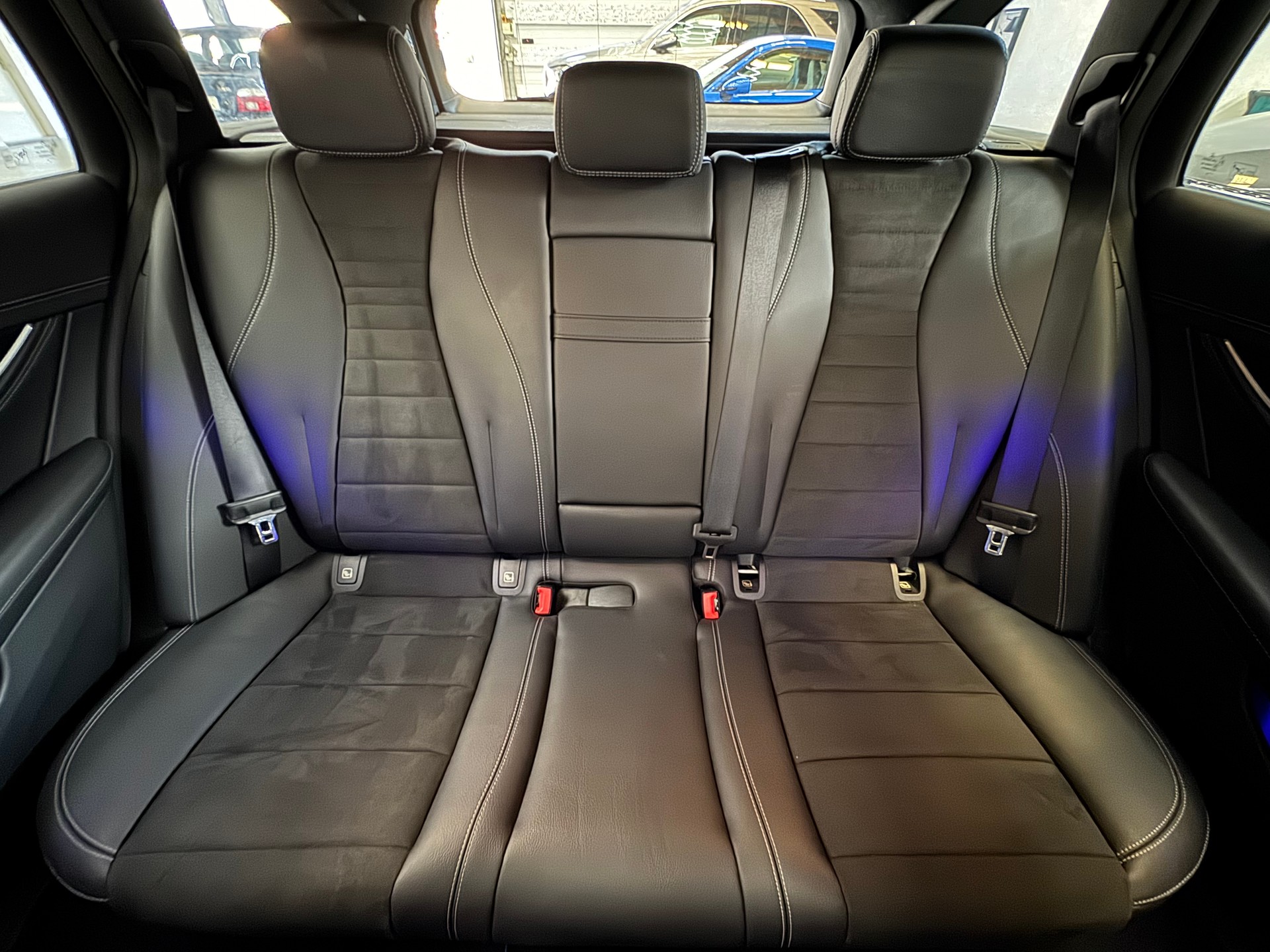MERCEDES-BENZ E 220 d T AMG Line 9G-Tronic-image-24