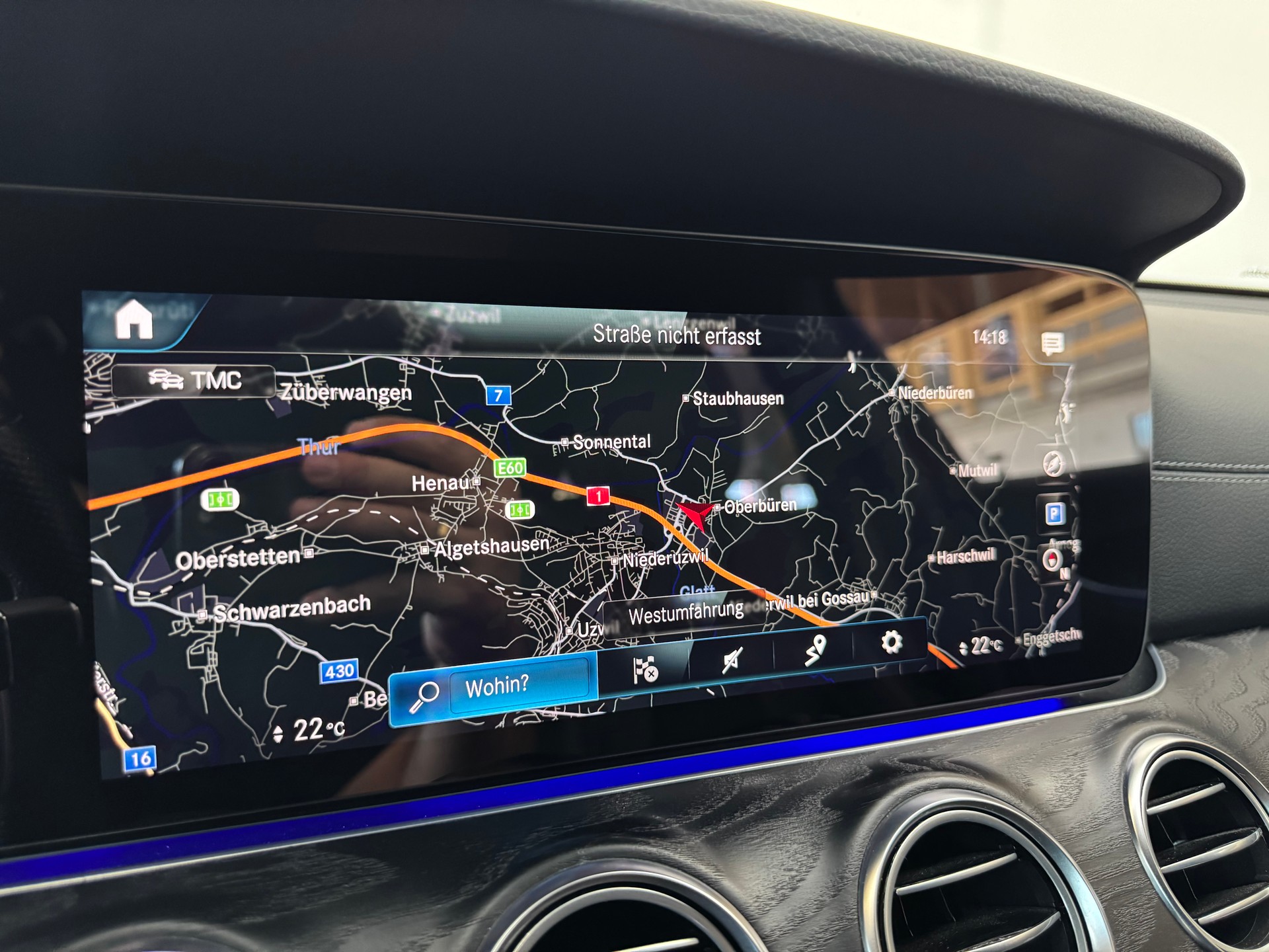 MERCEDES-BENZ E 220 d T AMG Line 9G-Tronic-image-17