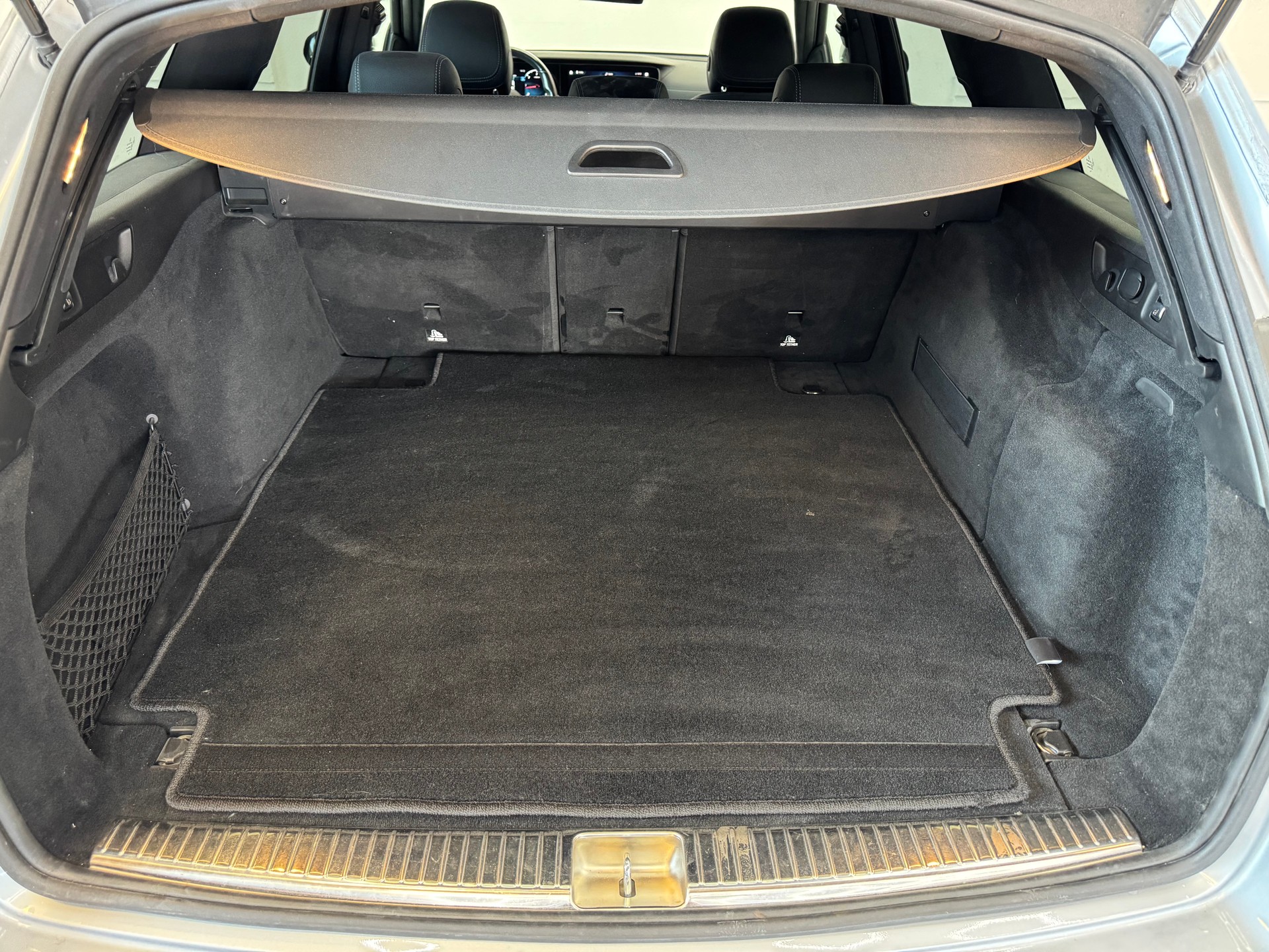 MERCEDES-BENZ E 220 d T AMG Line 9G-Tronic-image-25